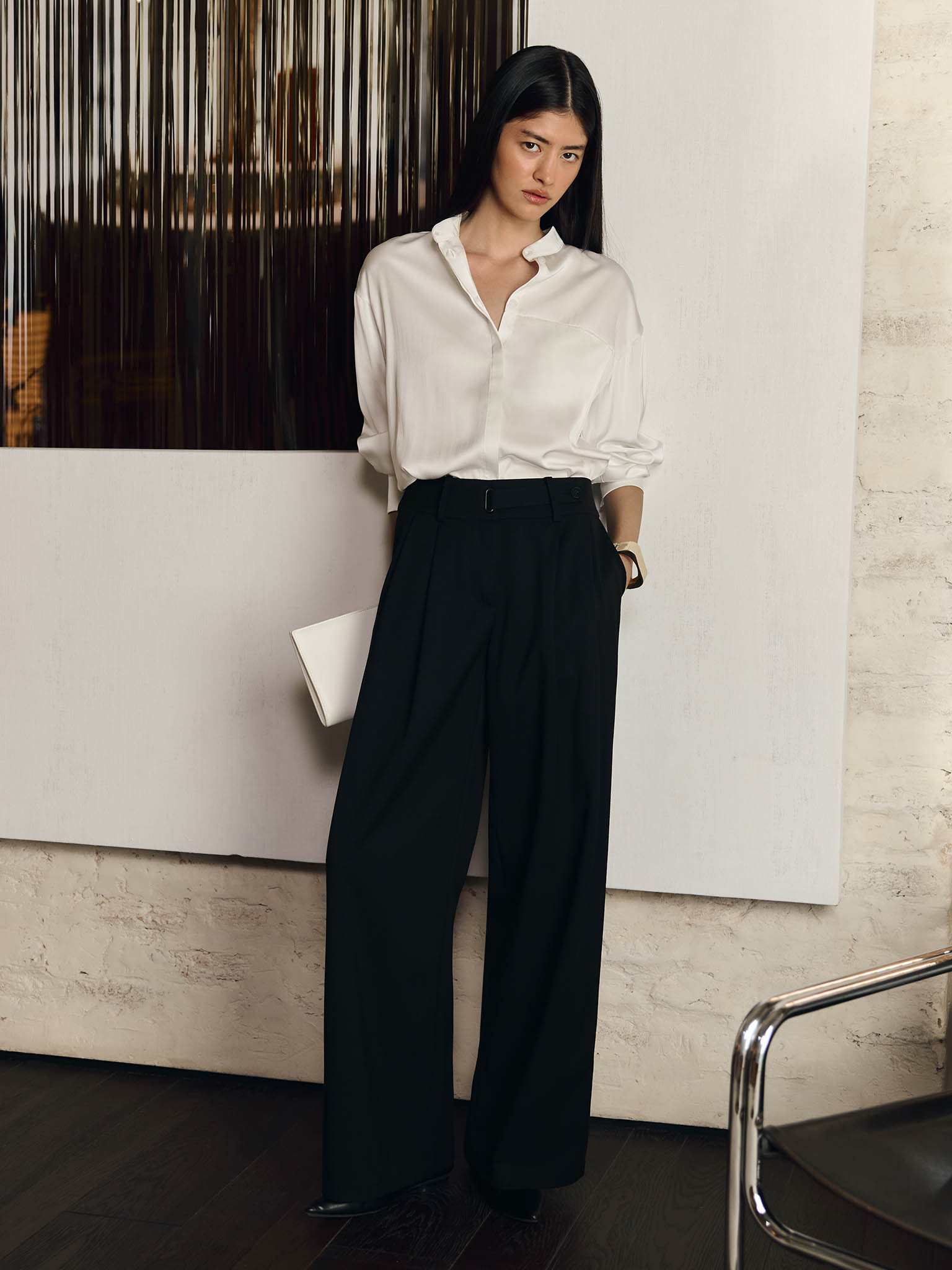 Loose trousers with snap at the waist