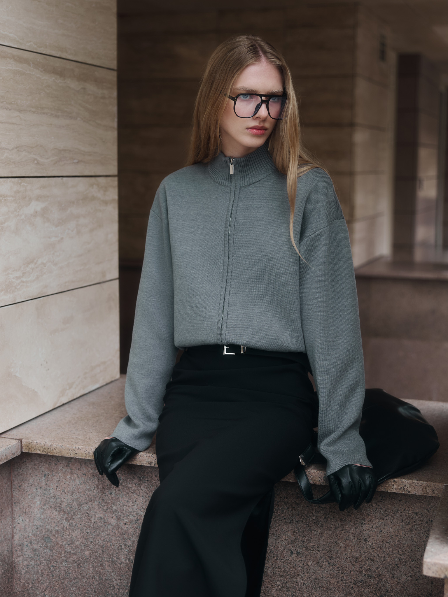 Loose cardigan with zip fastening