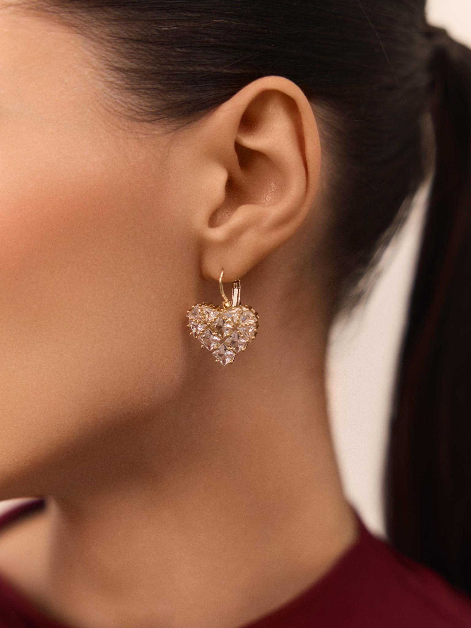 أقراط كريستالية على شكل قلب