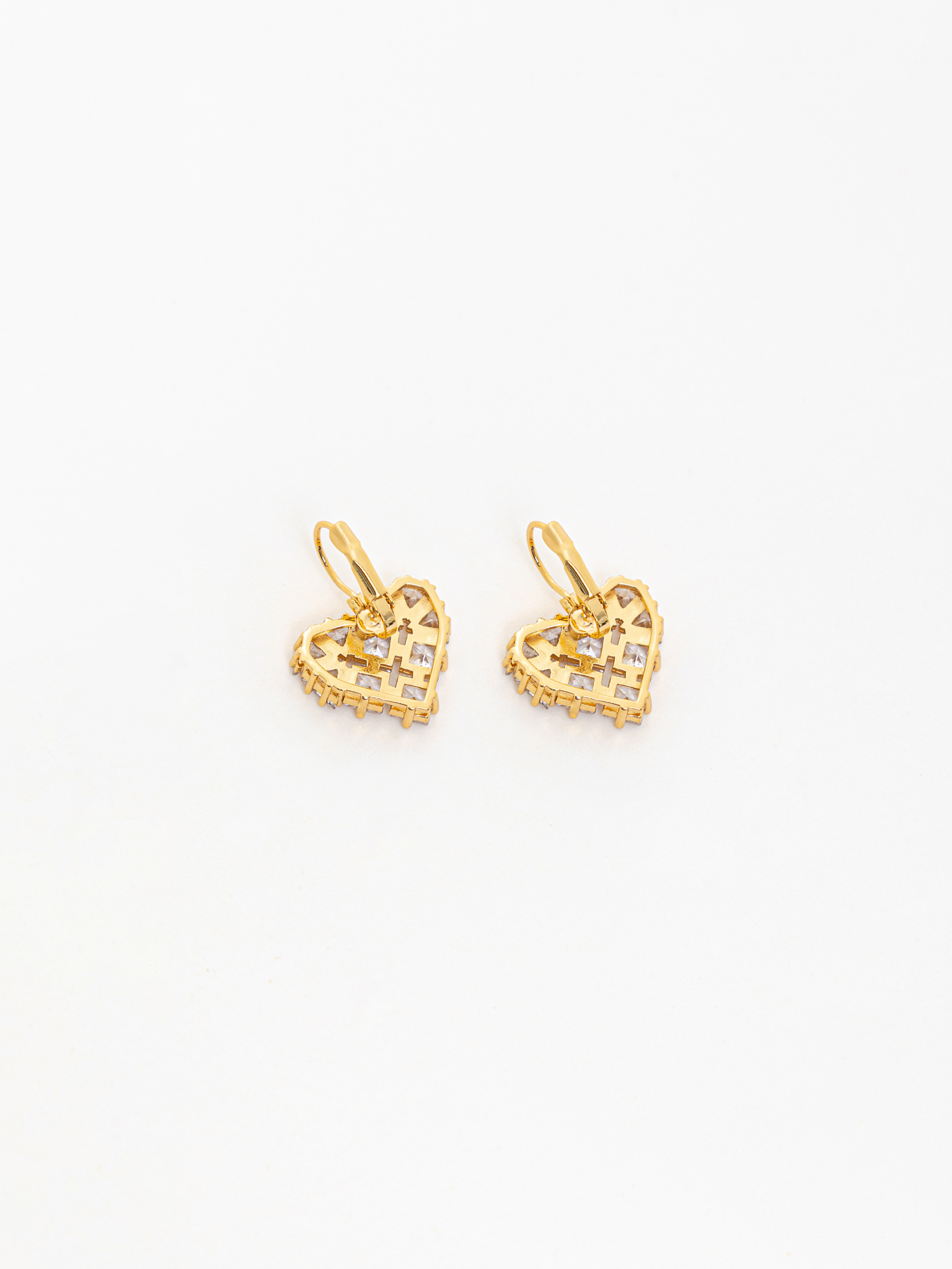 أقراط كريستالية على شكل قلب