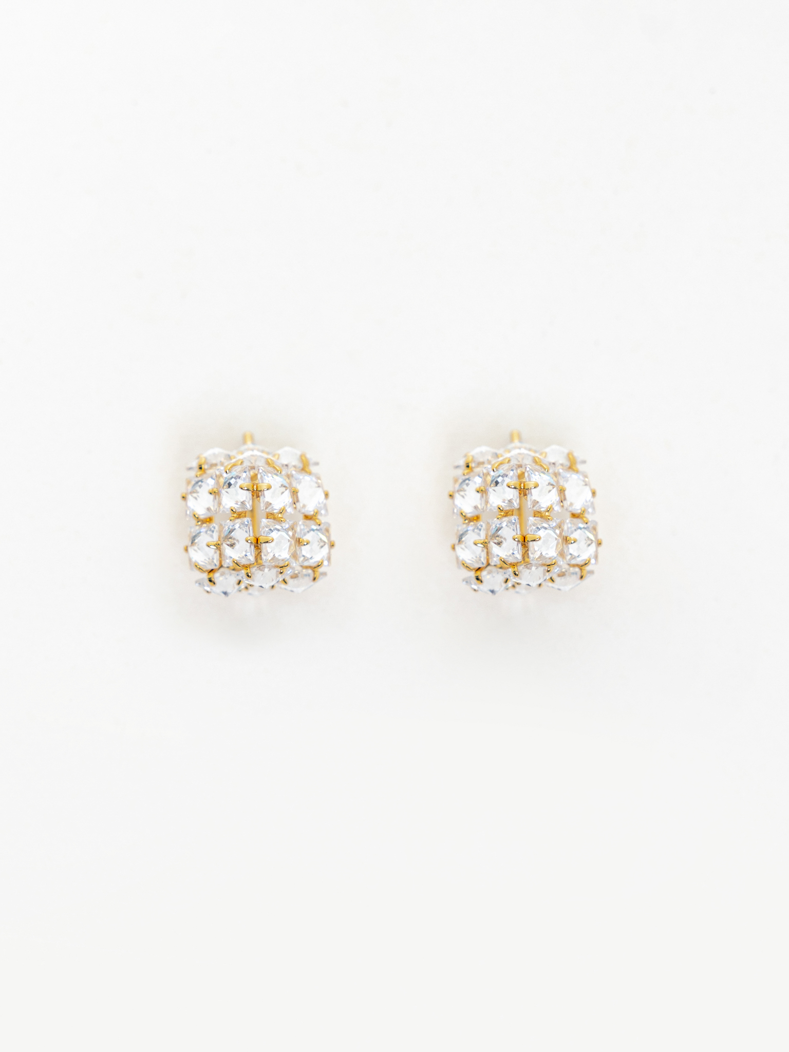 أقراط من حجر الراين