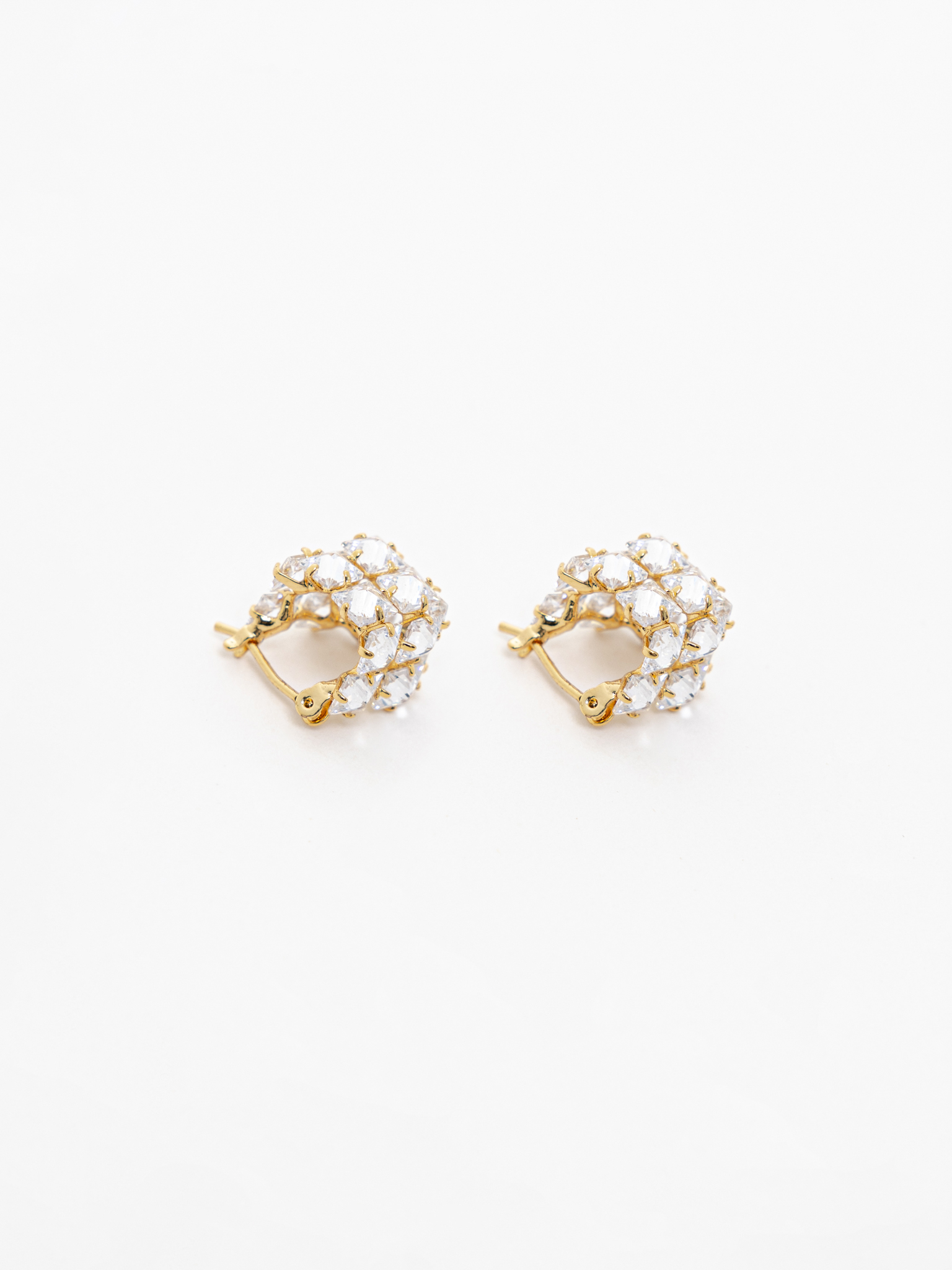 أقراط من حجر الراين