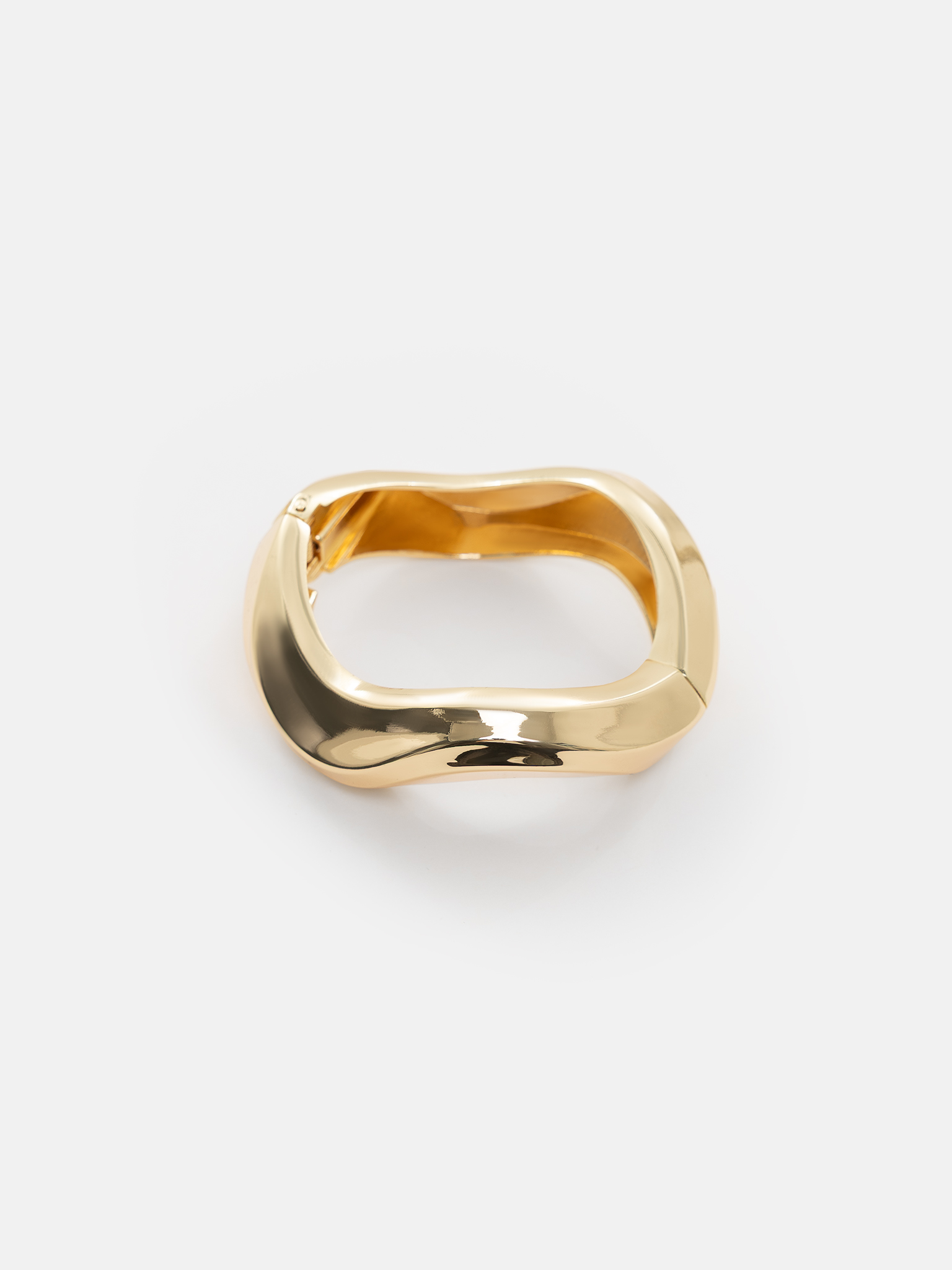 Curved round bracelet