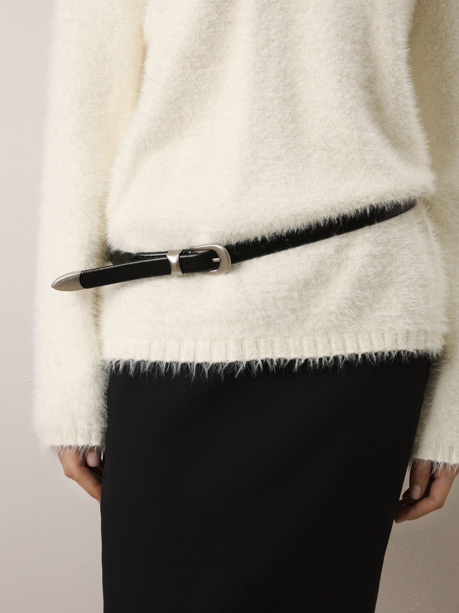 Slim leather belt with metal tip