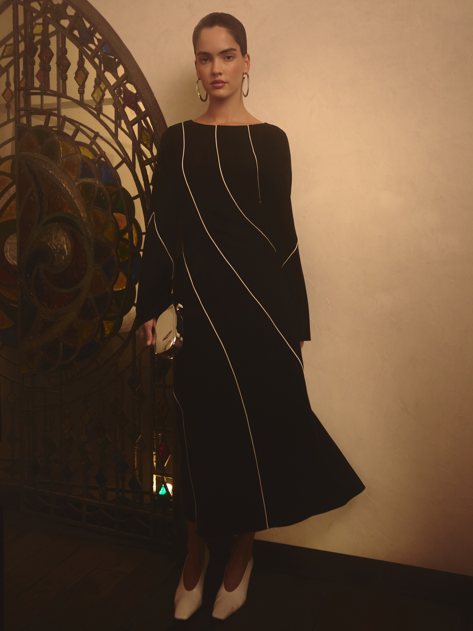 Fitted viscose midi dress with contrasting pattern