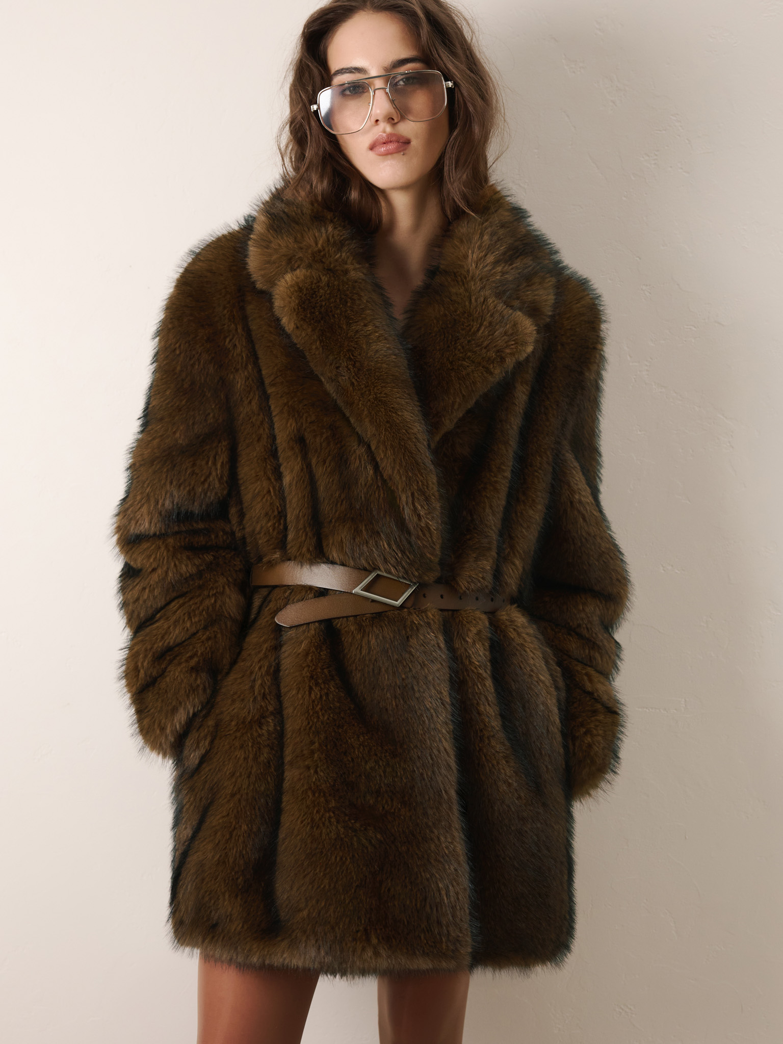 Ledergürtel mit diamantförmiger Schnalle