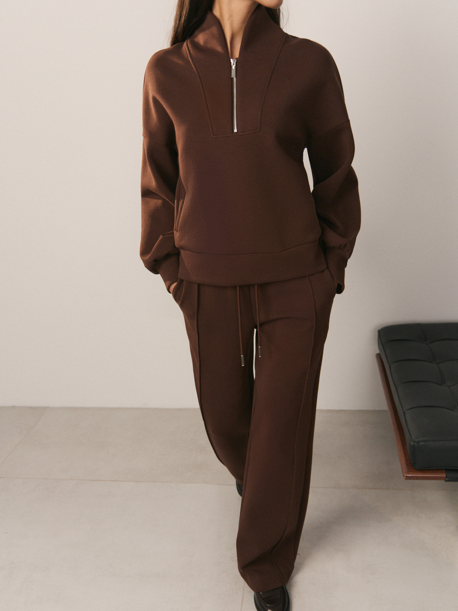 بلوزة فرنسية من قماش تيري مع سحاب على الياقة