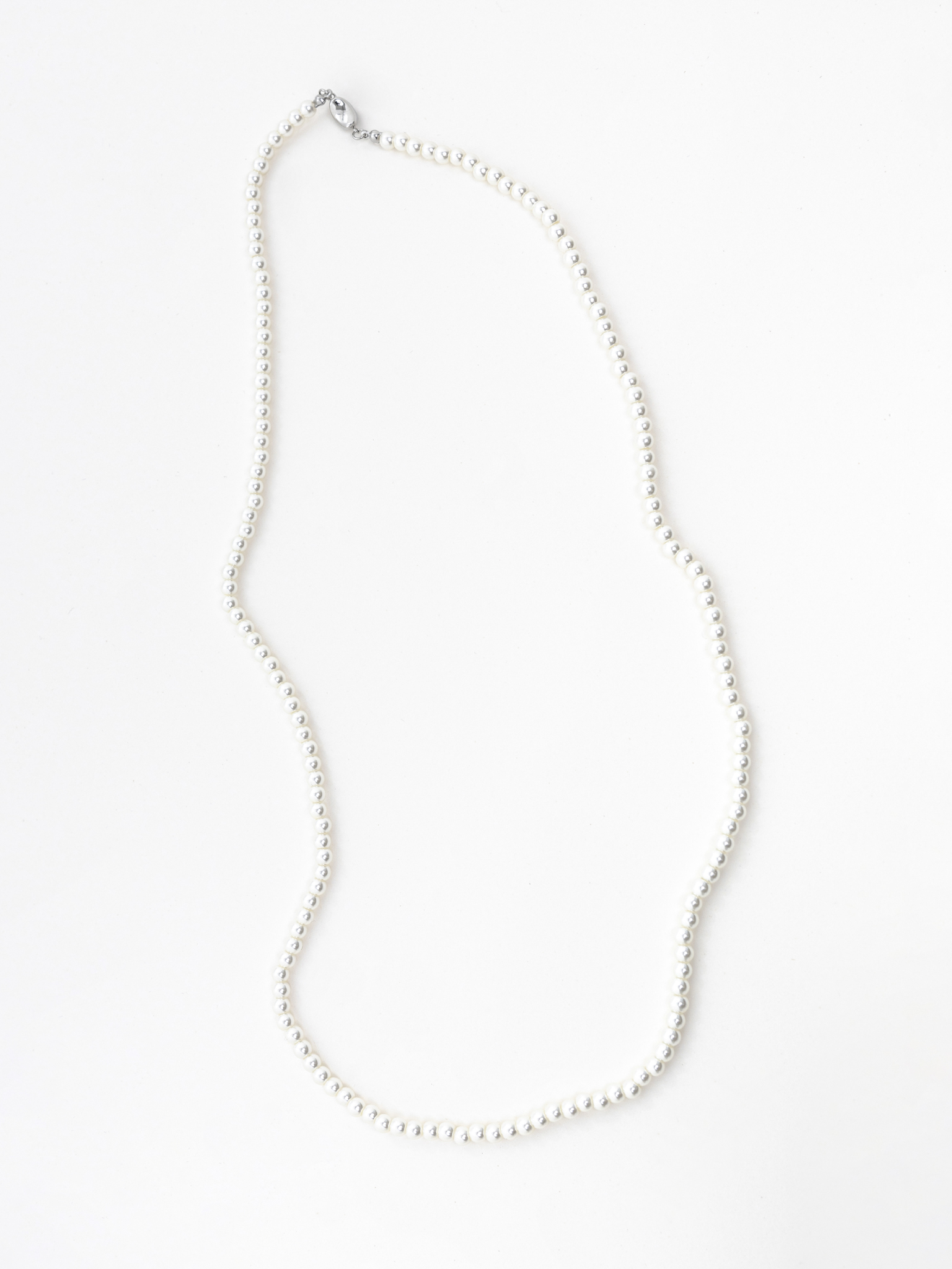 Long pearl necklace