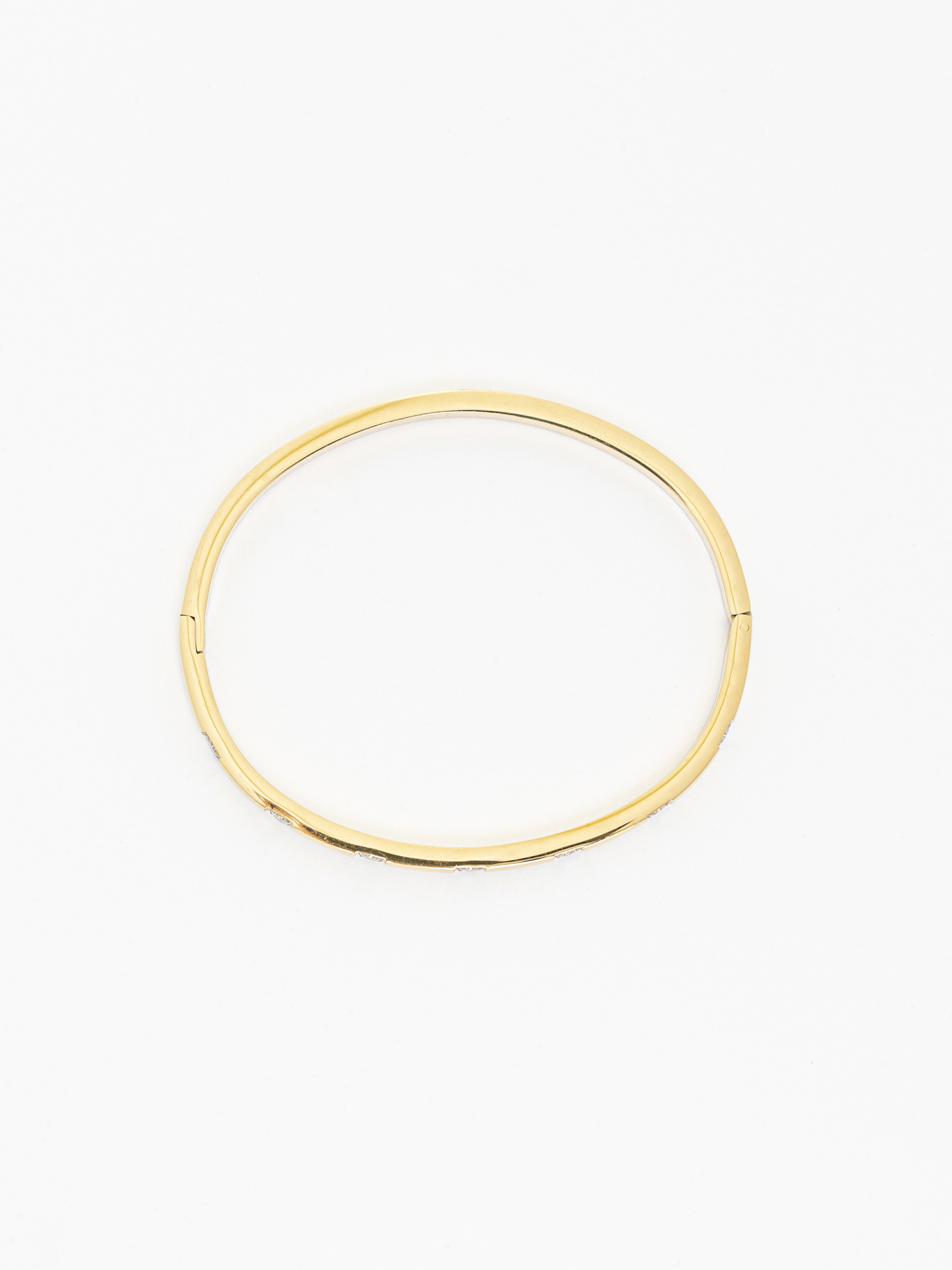 Thin bracelet with round crystals