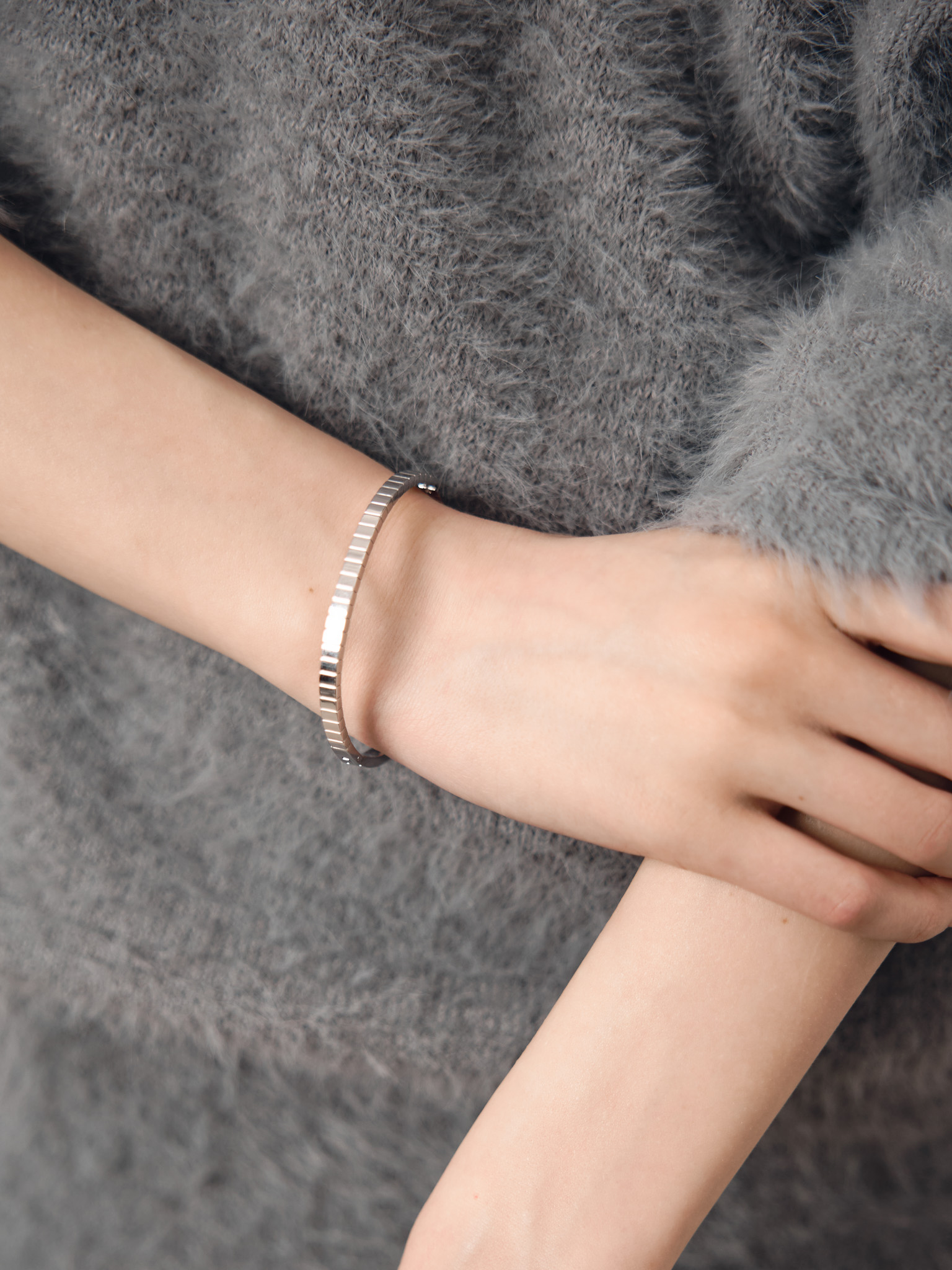 سوار رفيع ذو نسيج مضلع