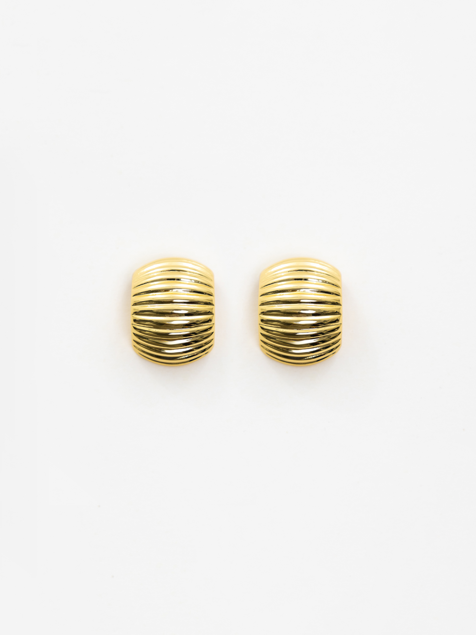 أقراط ضخمة ذات نسيج مضلع