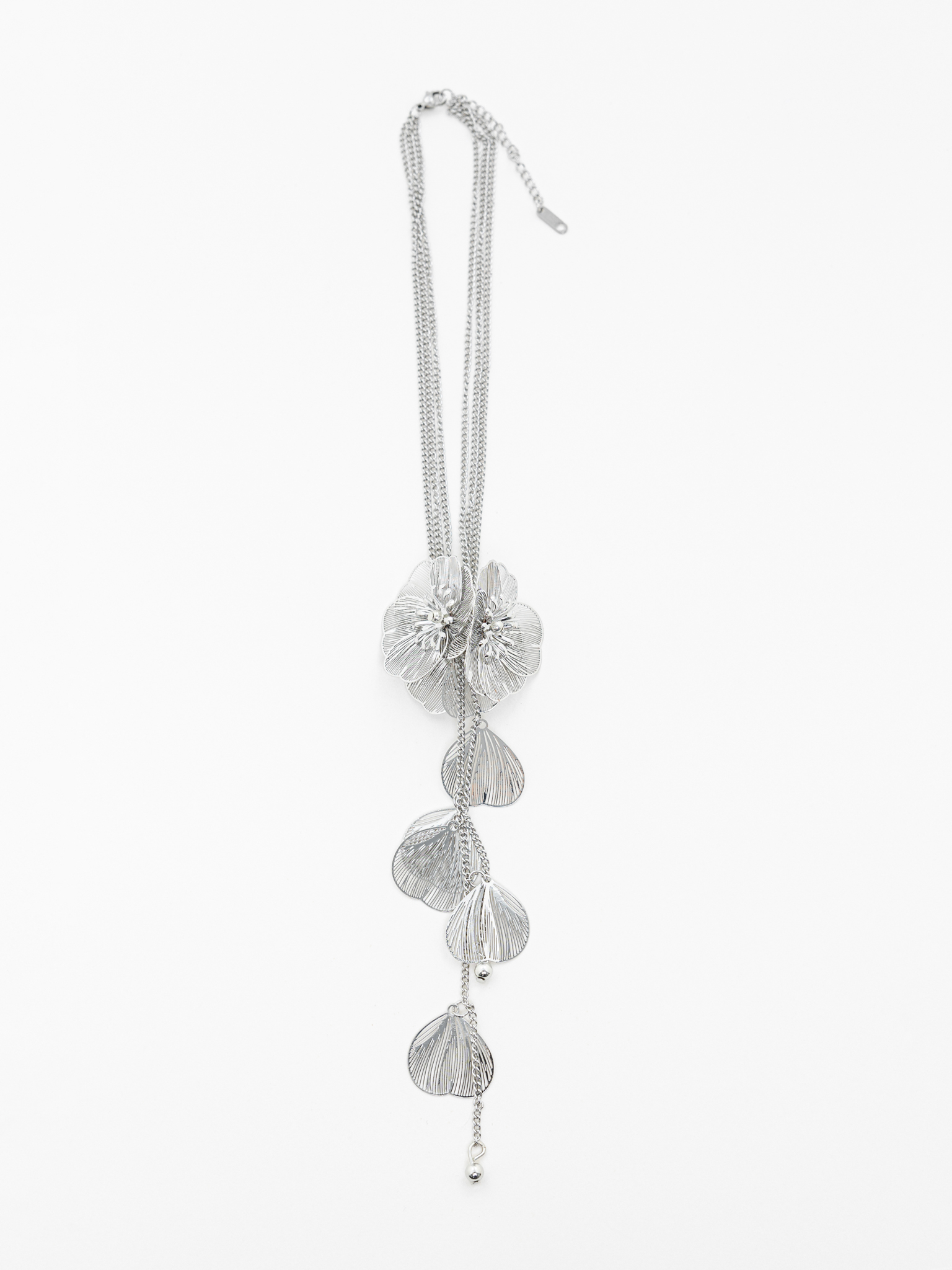 Chain necklace with large flowers