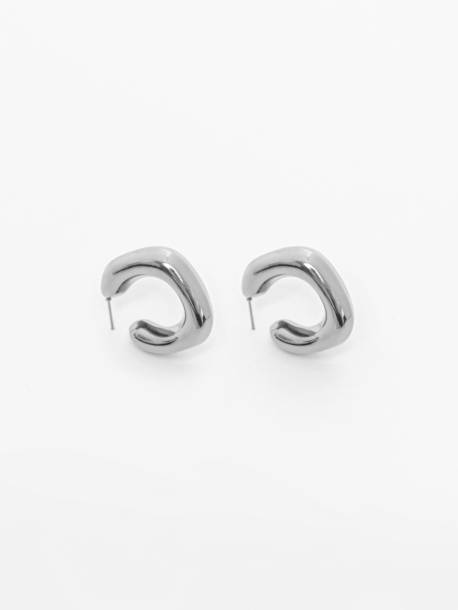 أقراط منفوخة على شكل معين