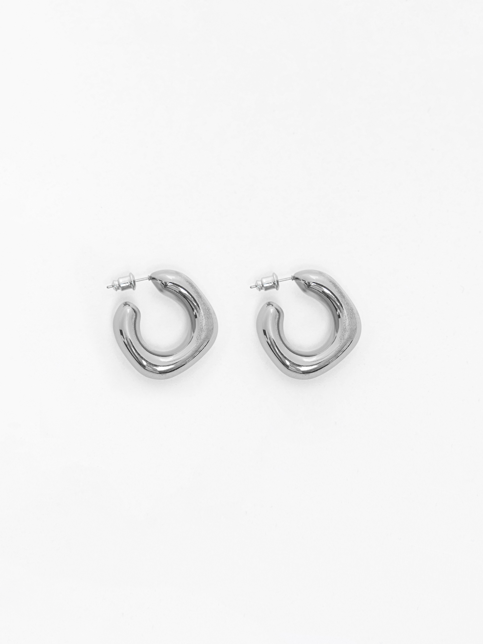 أقراط منفوخة على شكل معين