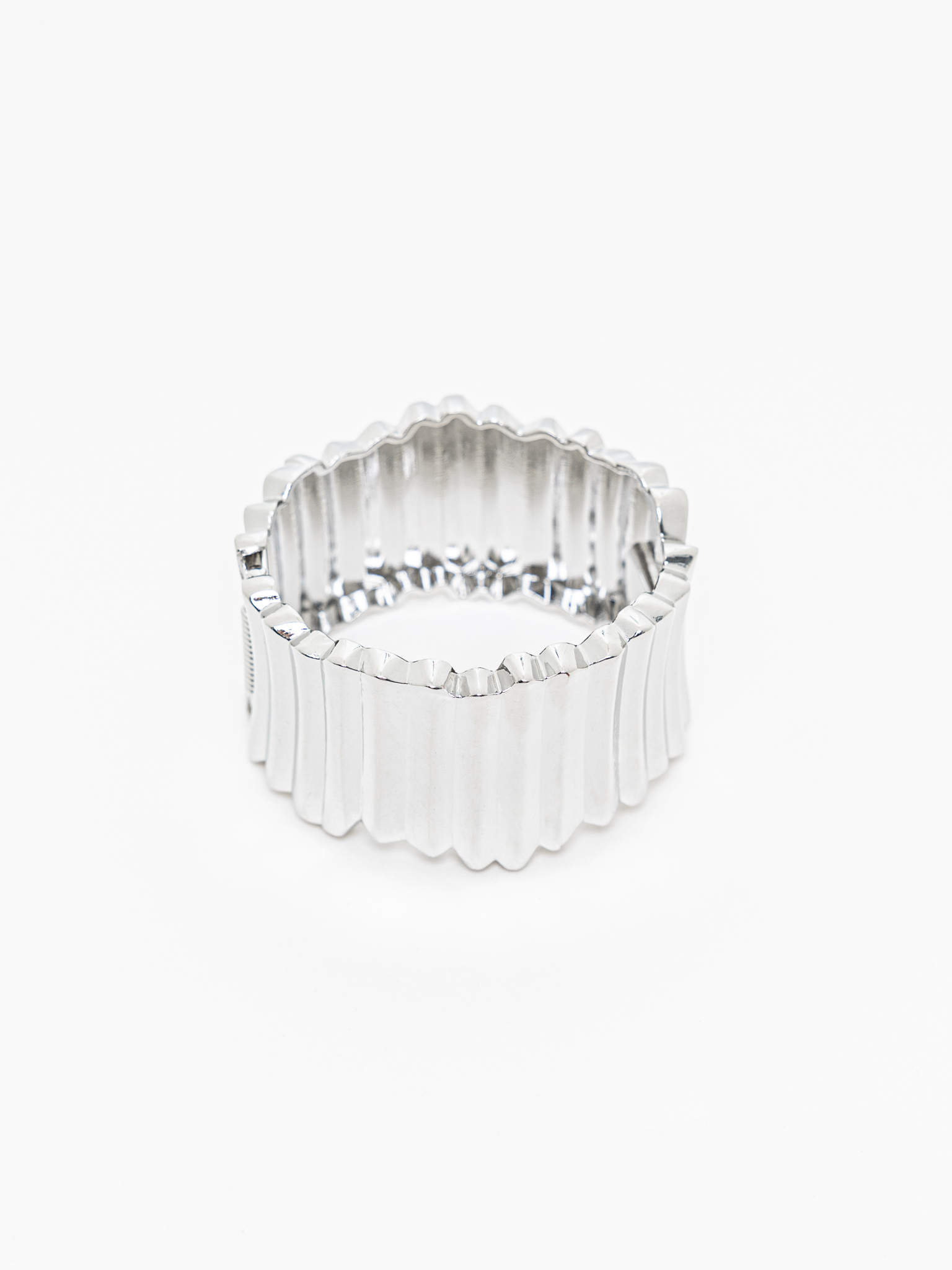 Ribbed smooth metal round bracelet