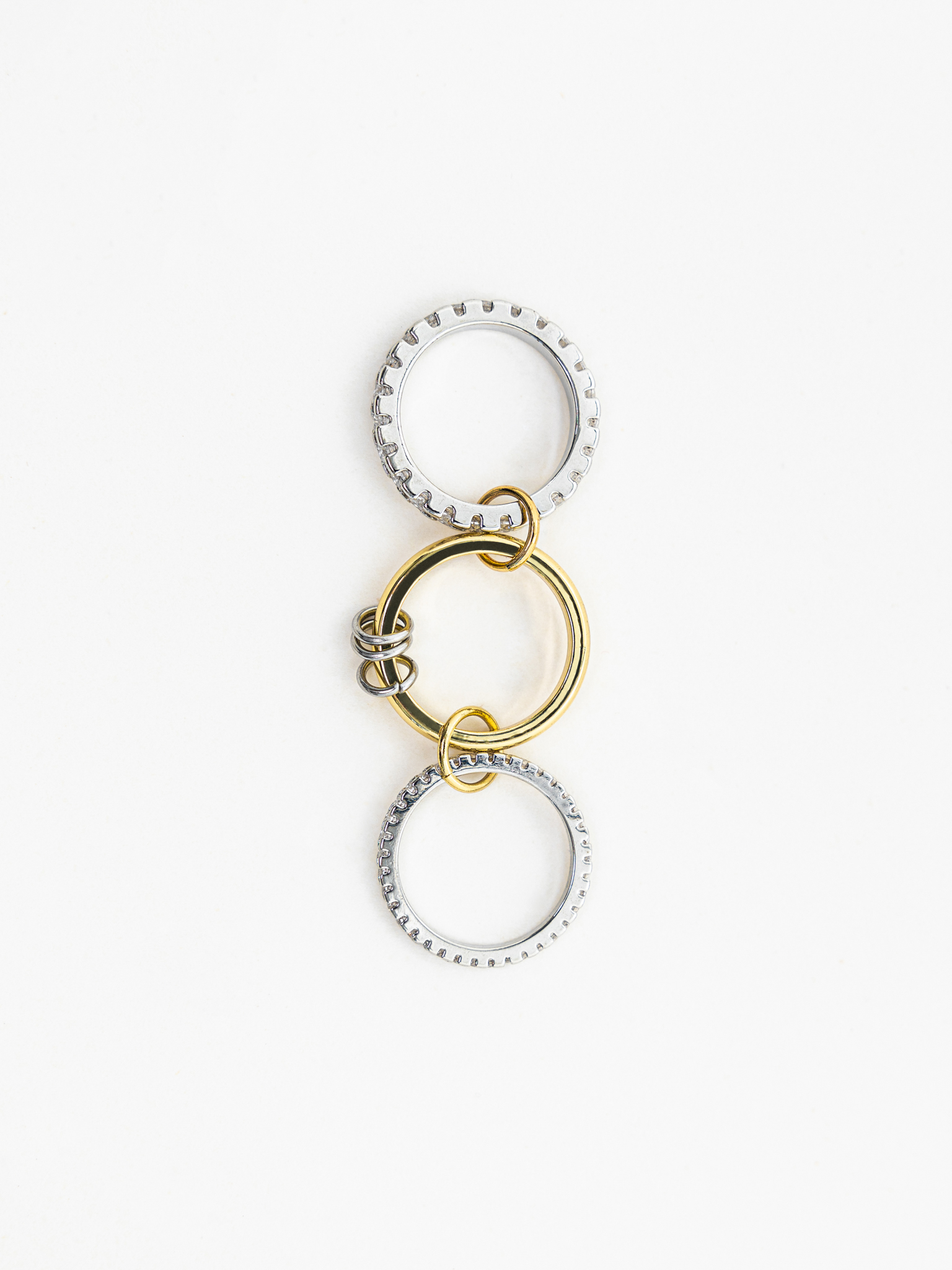 Многослойное кольцо из двух металлов со стразовым декором