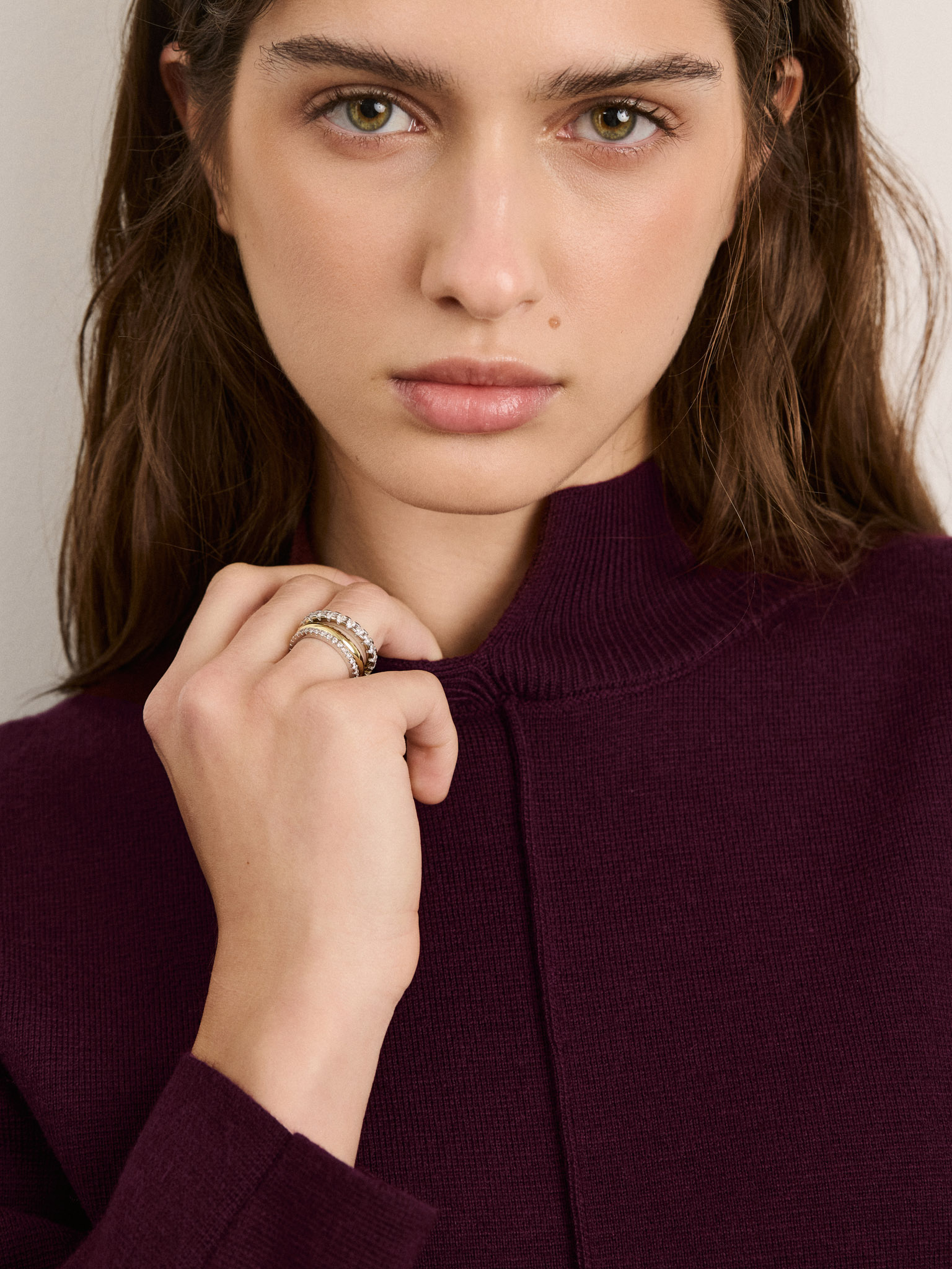 Многослойное кольцо из двух металлов со стразовым декором