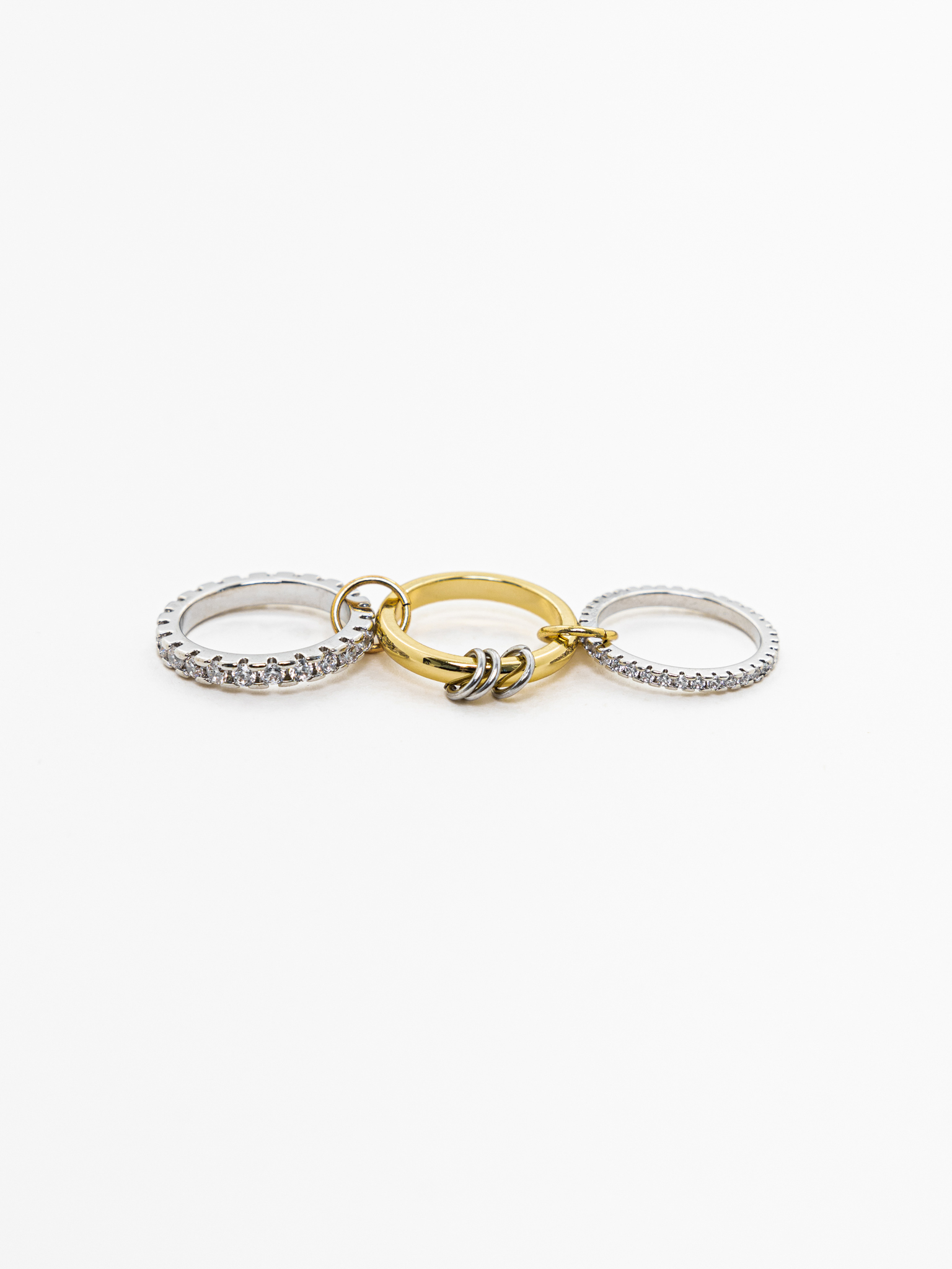 Многослойное кольцо из двух металлов со стразовым декором