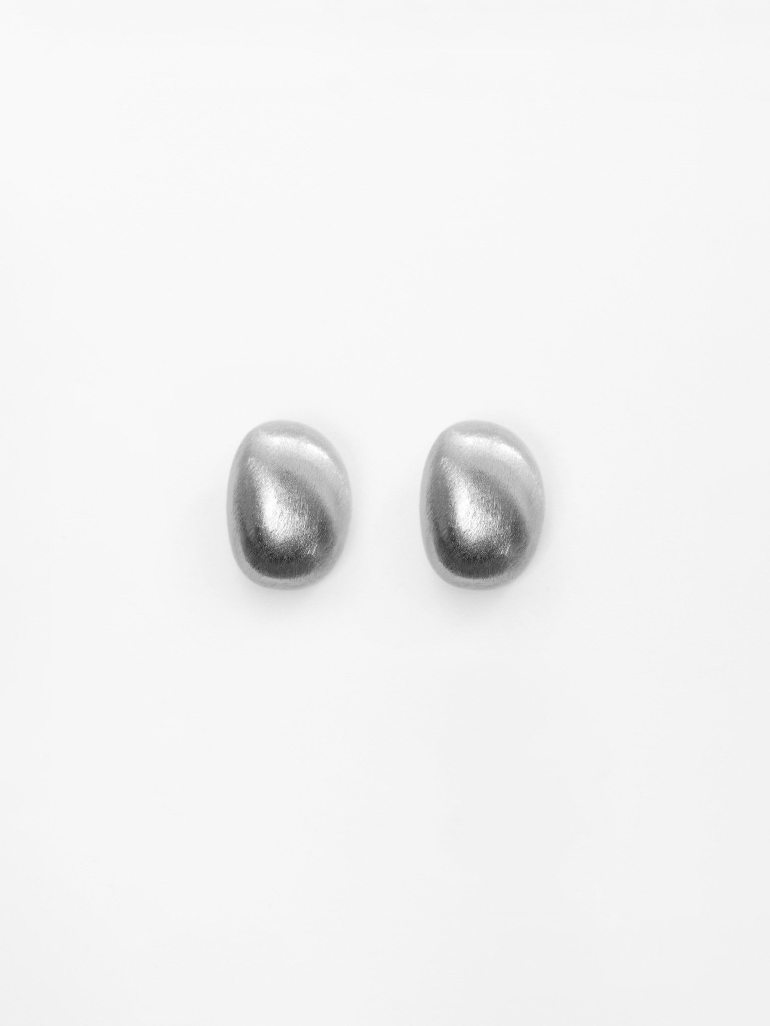 أقراط طويلة من المعدن الناعم