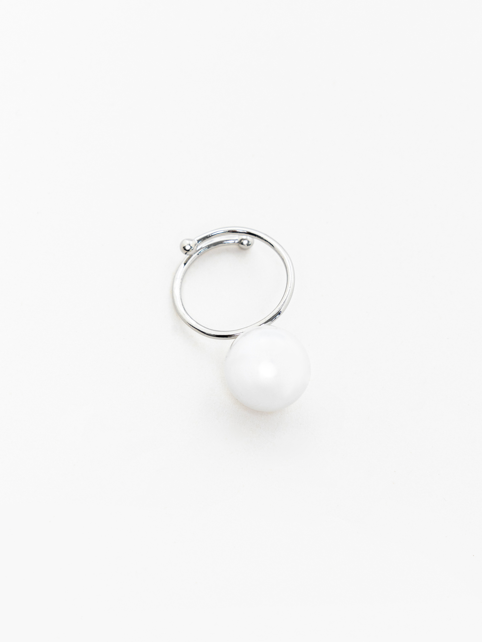 Thin ring with large pearl