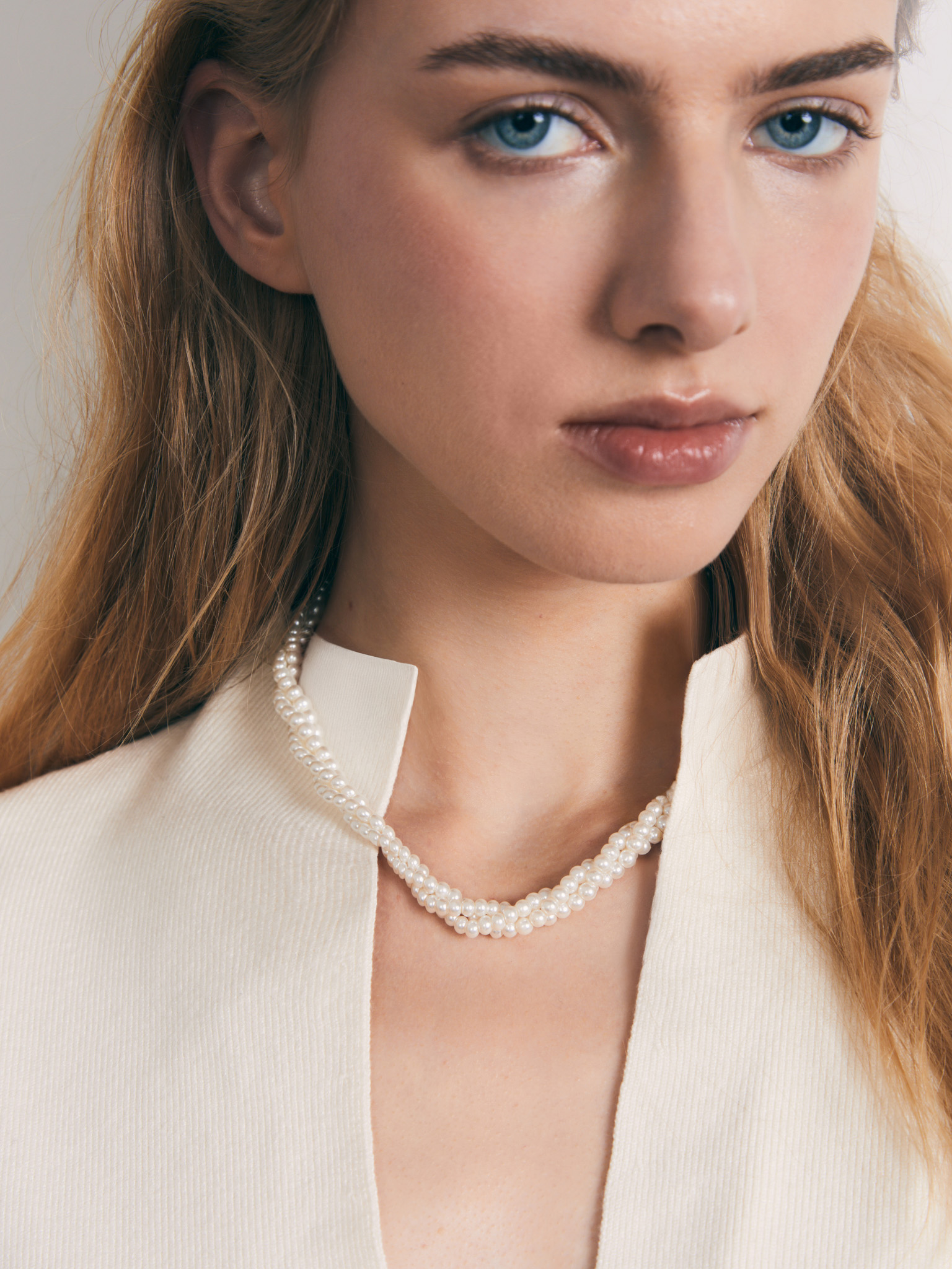 Колье из переплетенных жемчужных нитей