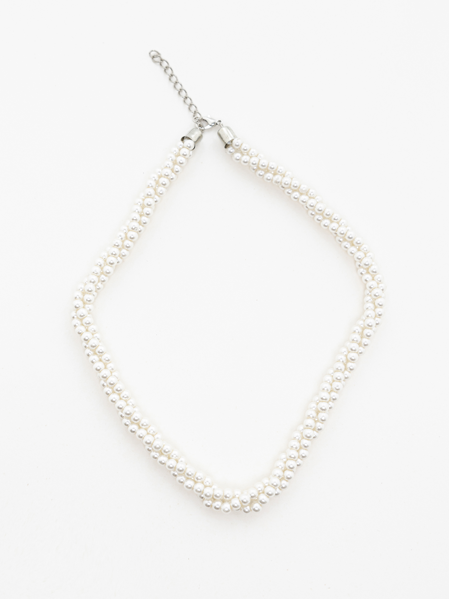 Колье из переплетенных жемчужных нитей