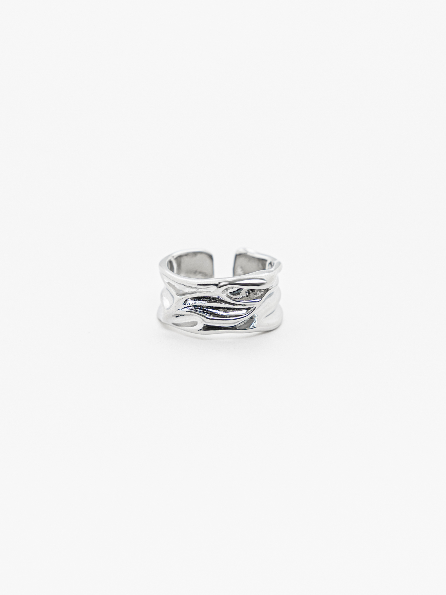 Кольцо из изогнутого металла