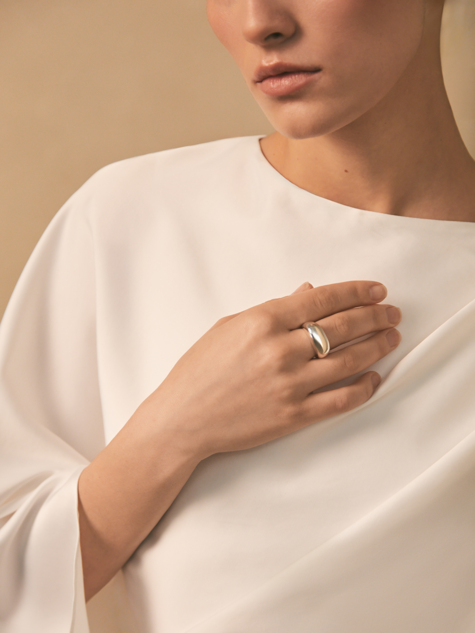 Дутое кольцо из гладкого металла