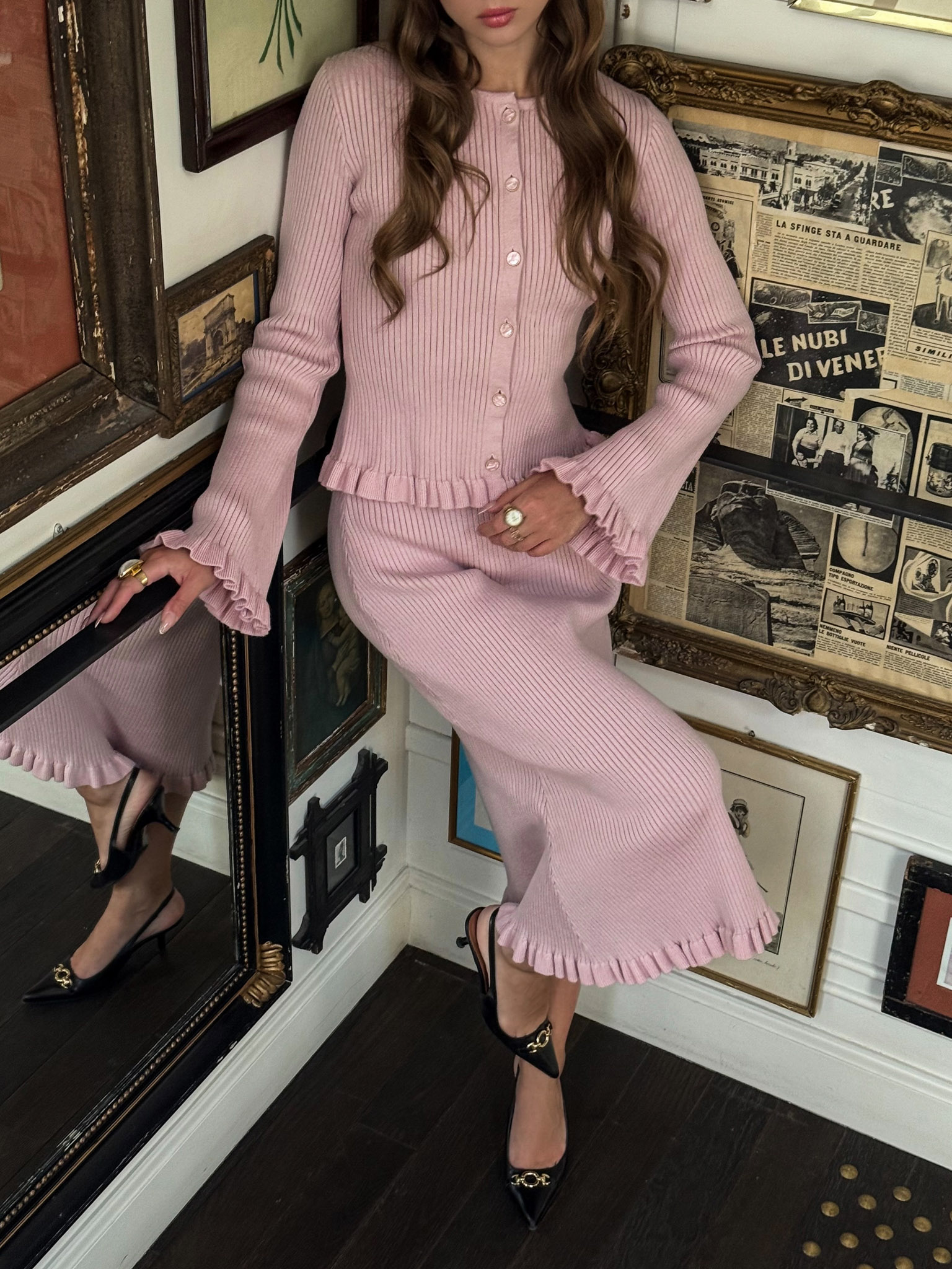 Gerippter Midirock aus Strick mit Rüschen