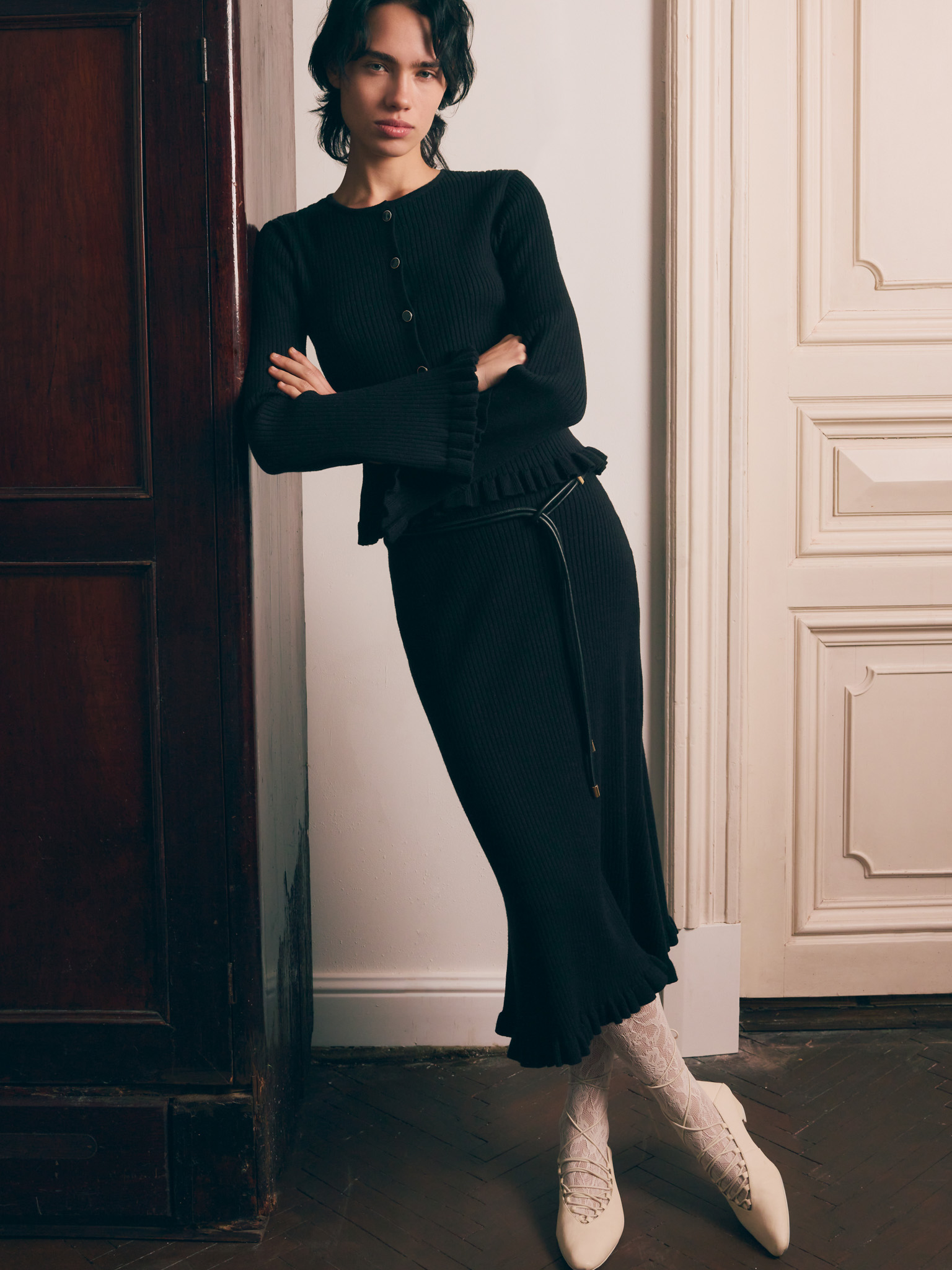 Gerippter Midirock aus Strick mit Rüschen