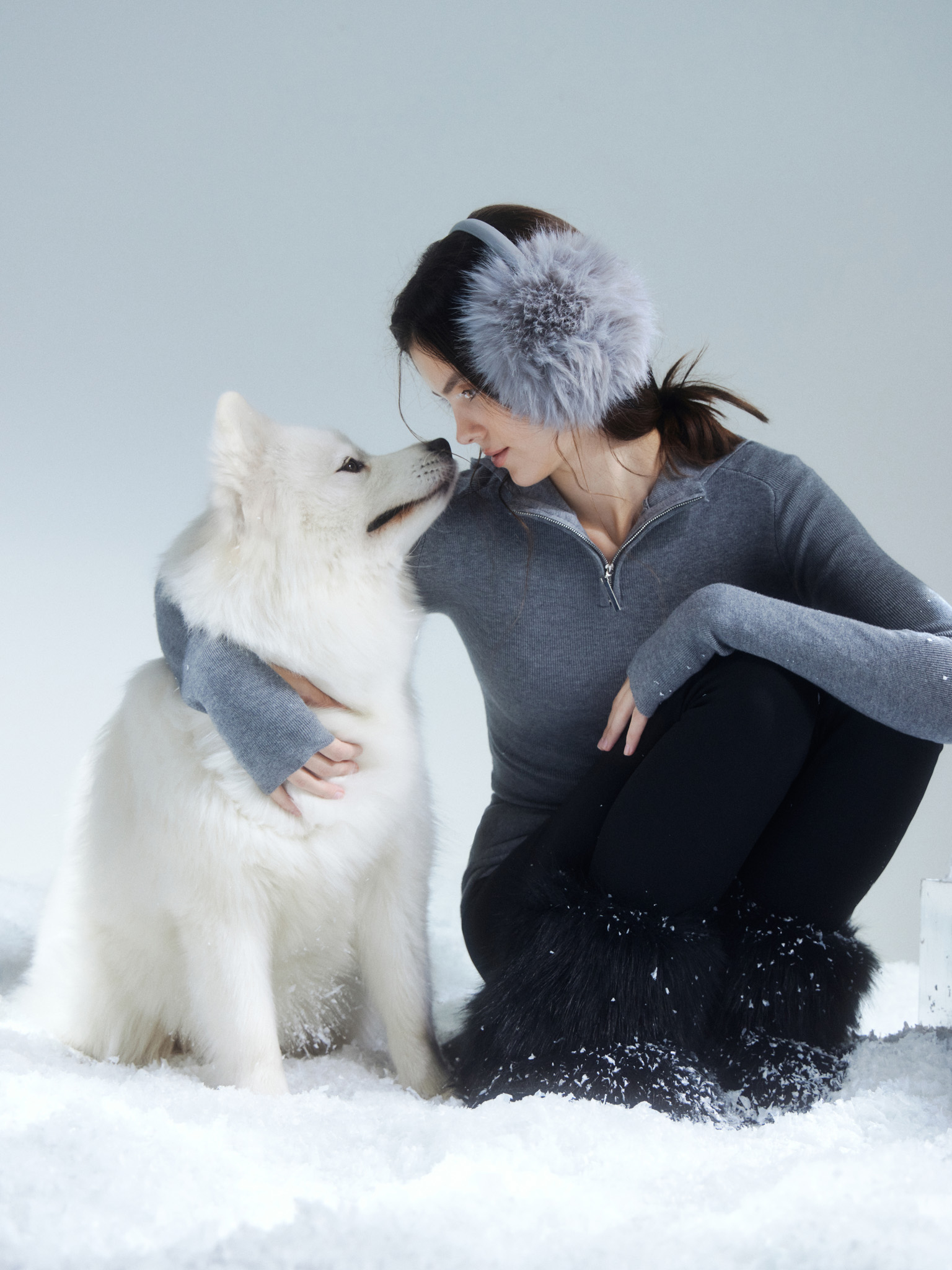 Прилегающее худи с молнией на воротнике