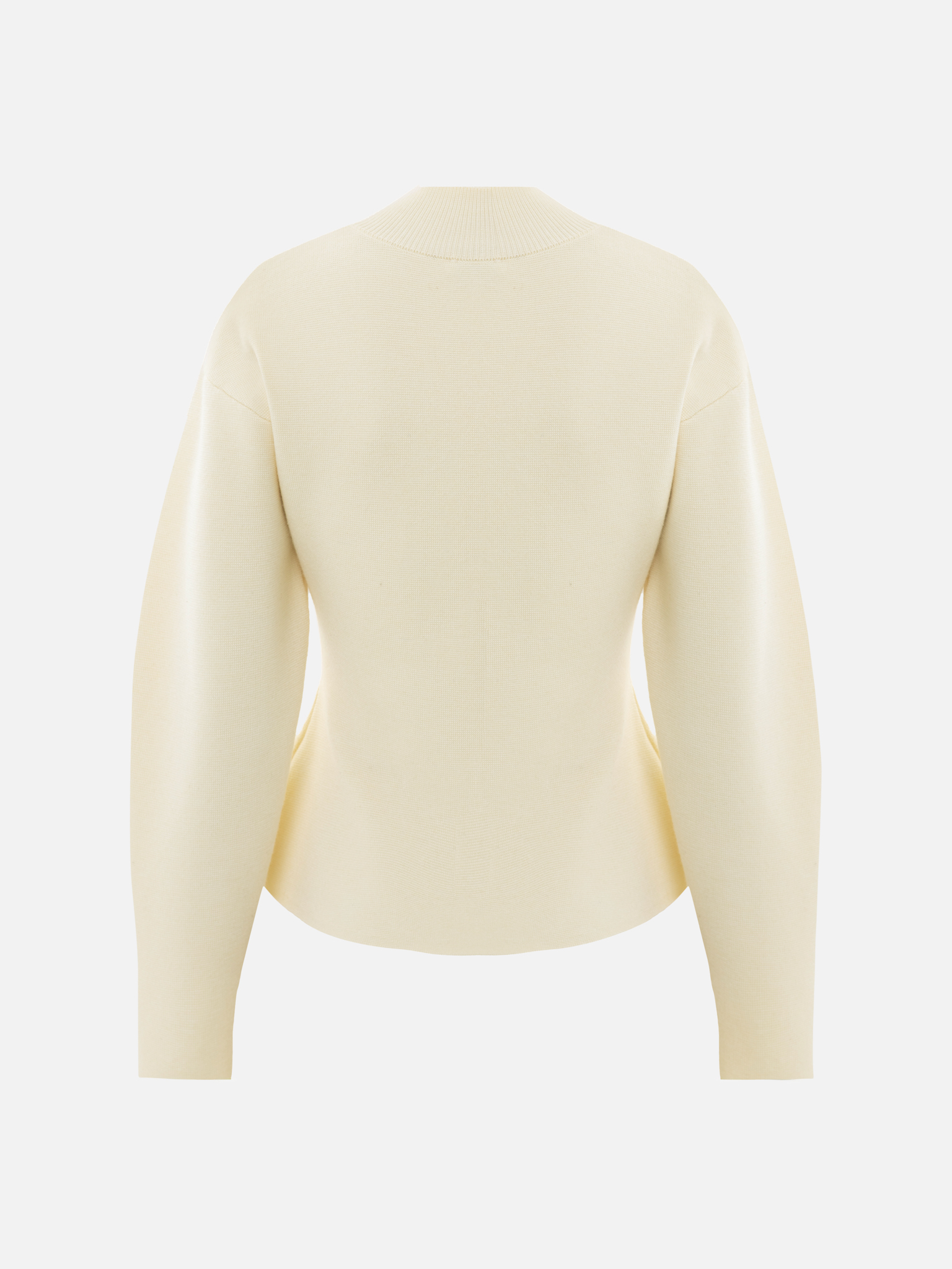 بلوزة ضيّقة بتفصيلة زخرفية