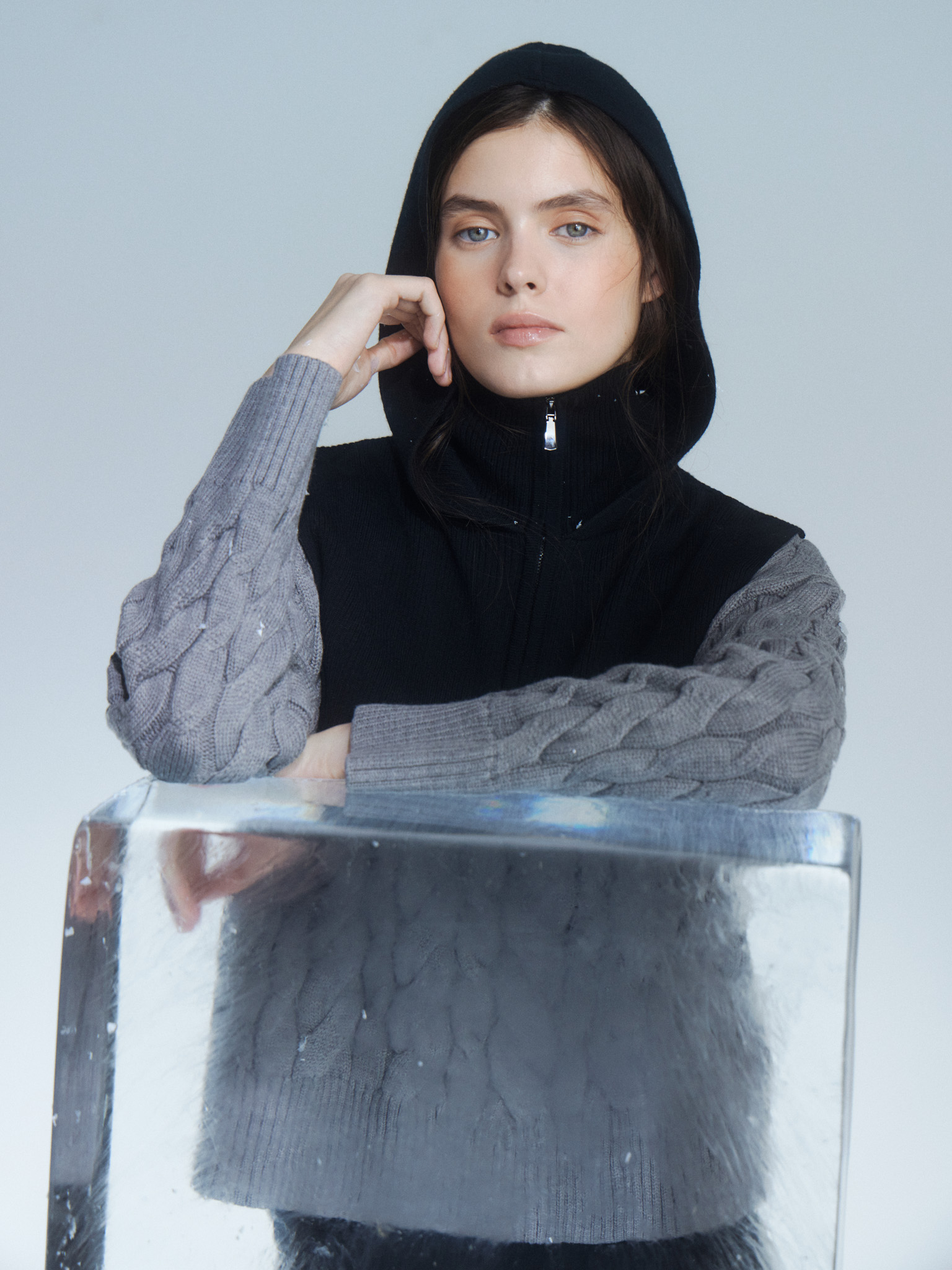 Cape aus Wolle mit hohem Kragen und Reißverschluss