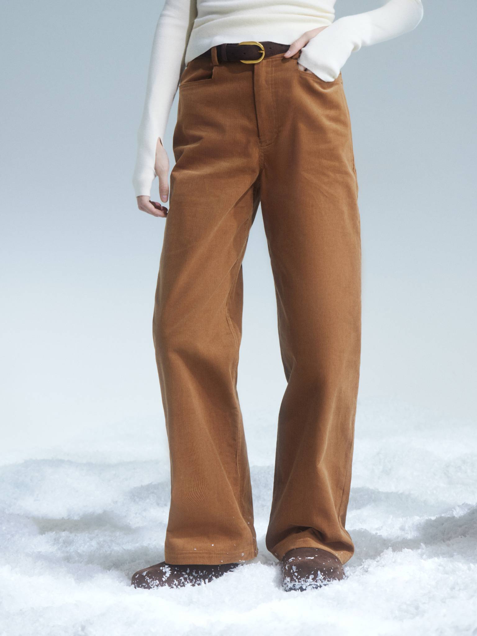 Loose-fitting corduroy trousers