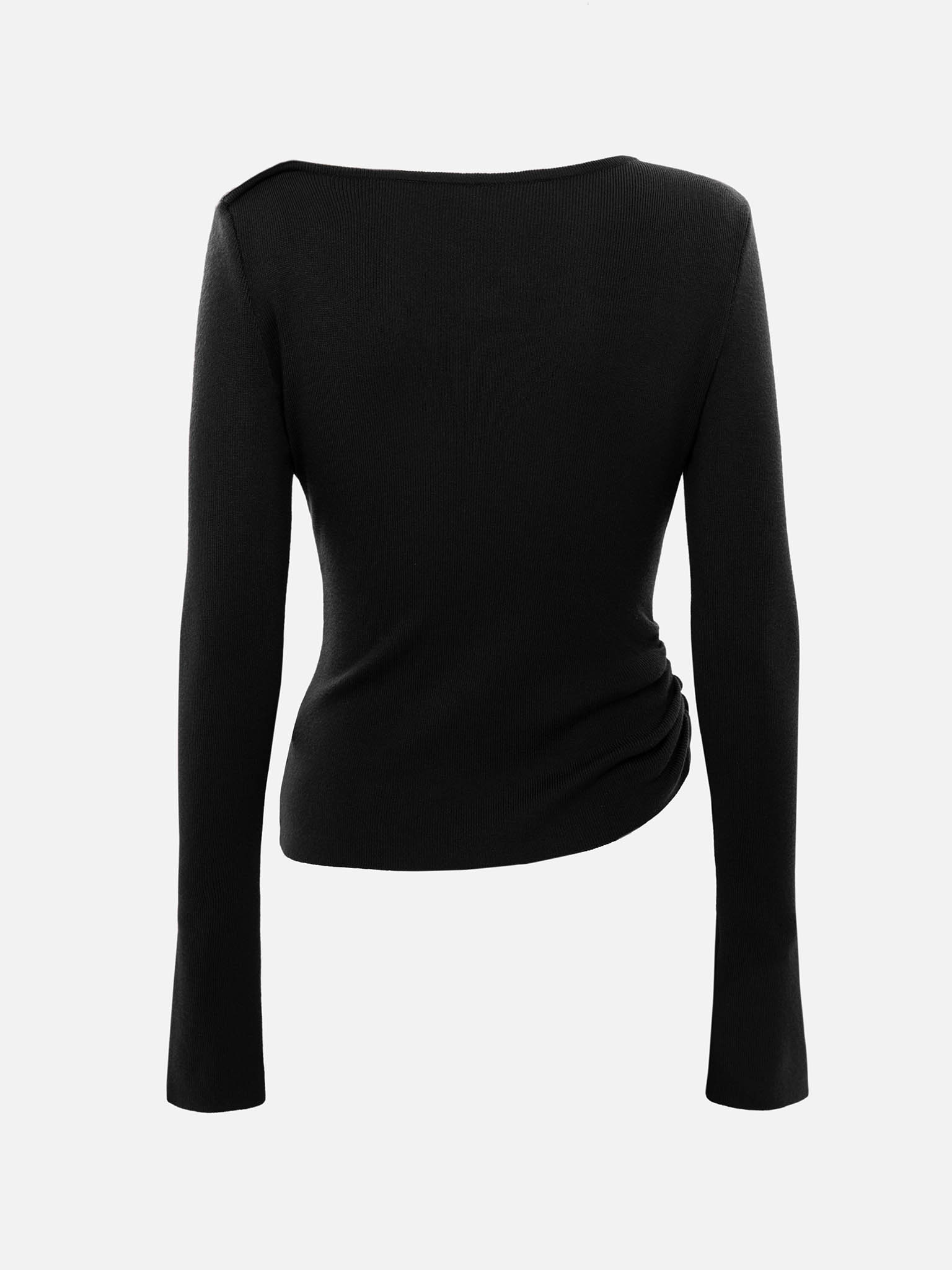 سترة من الفسكوز مع تجمع وتفاصيل ذهبية على الياقة