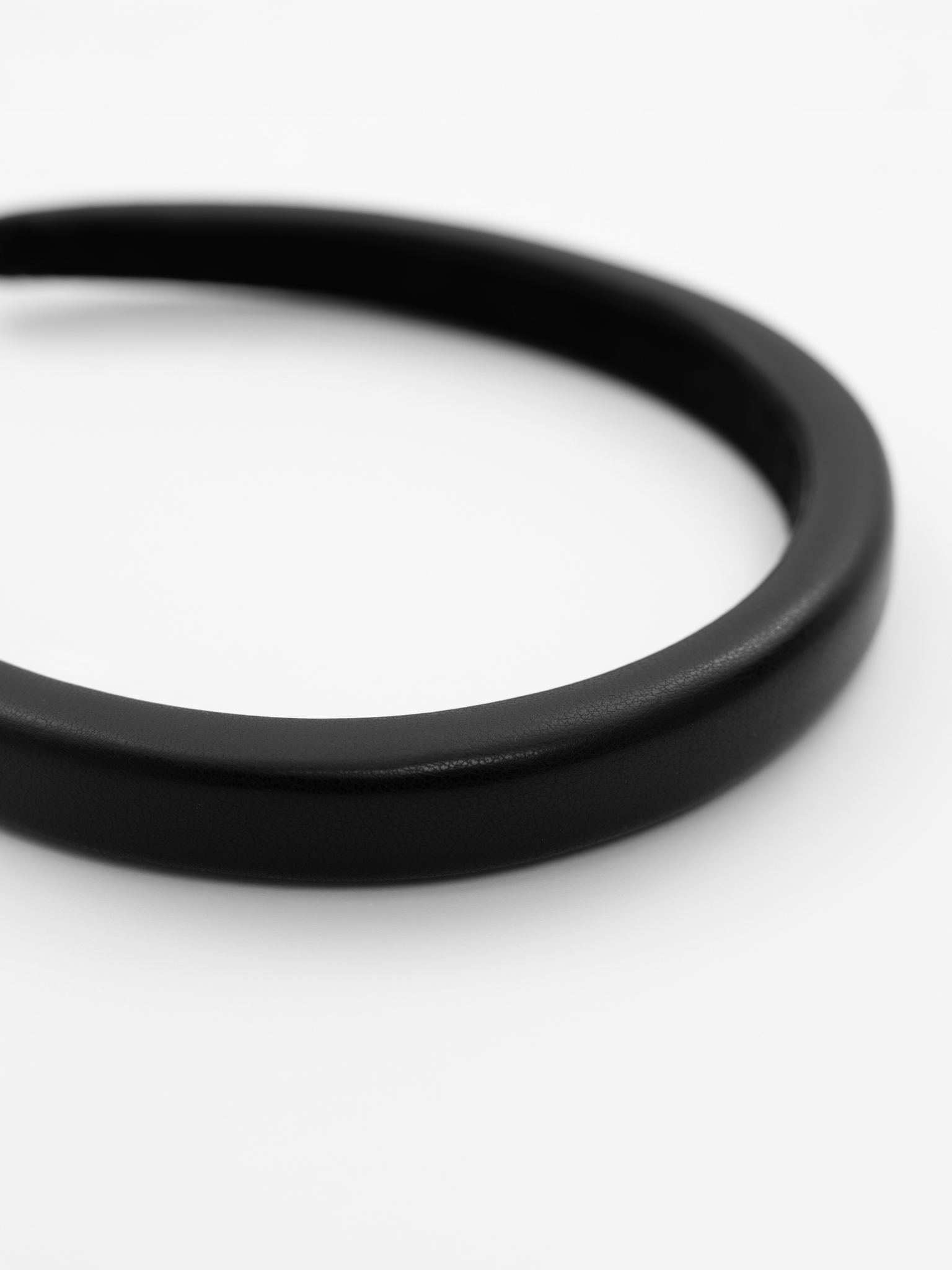 Обруч для волос из экокожи