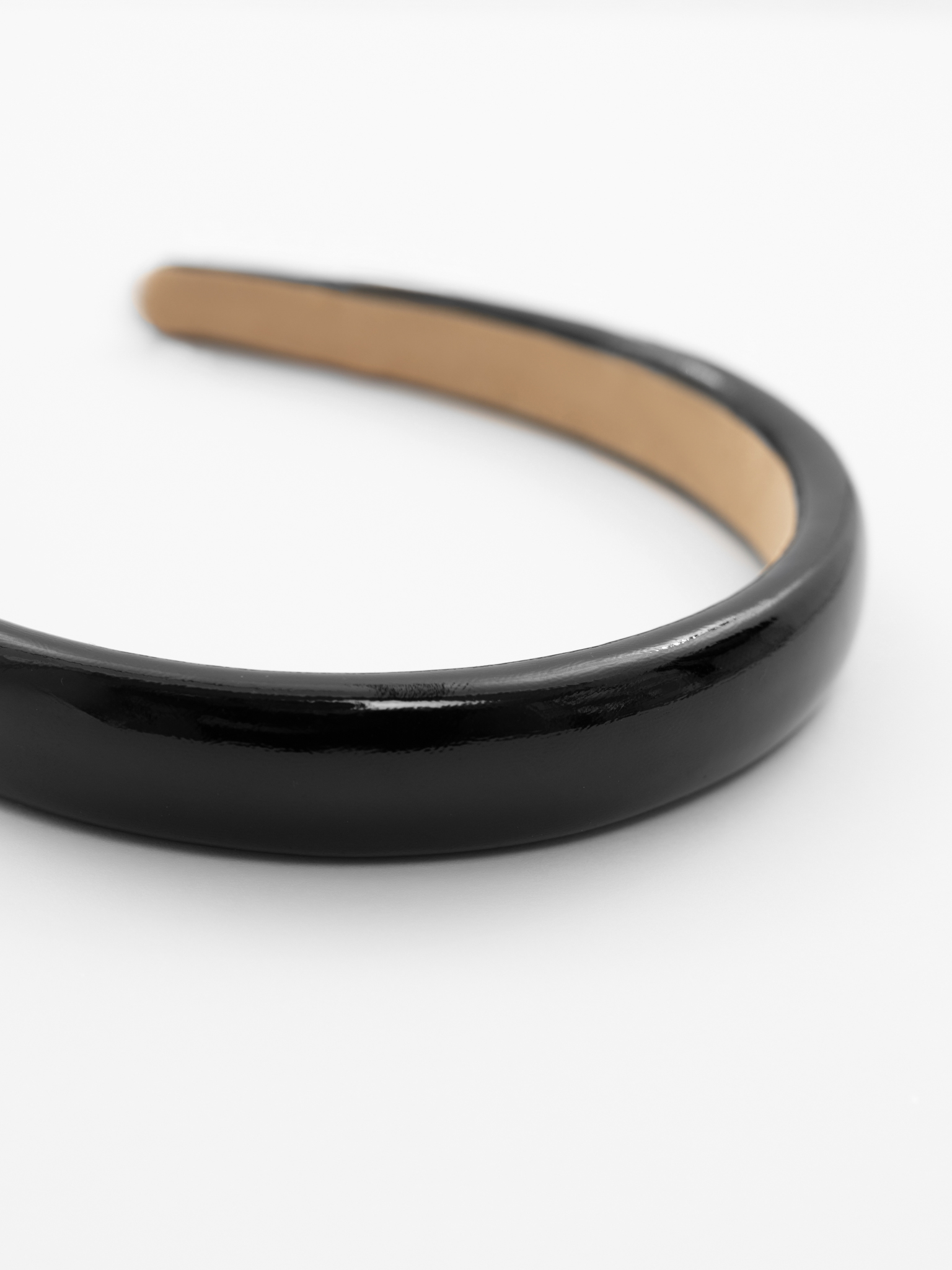 Обруч для волос из лаковой экокожи