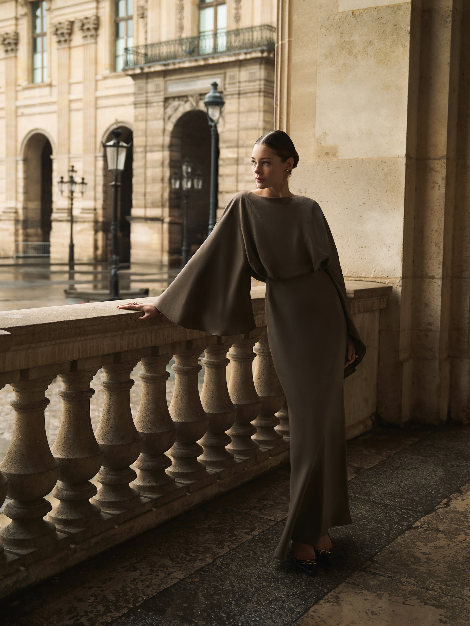 Maxikleid aus Satin mit Puffärmeln