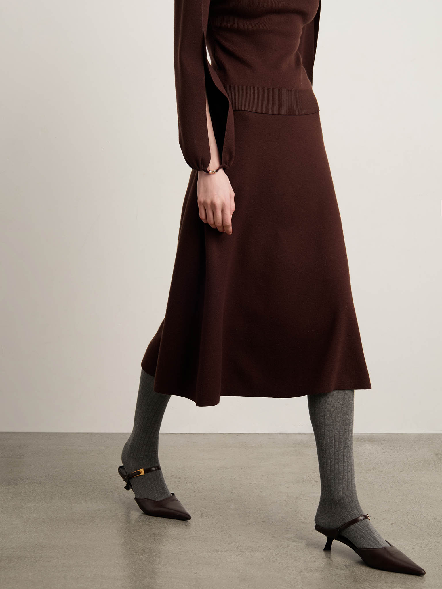 Расклешенная юбка миди из гладкого трикотажа