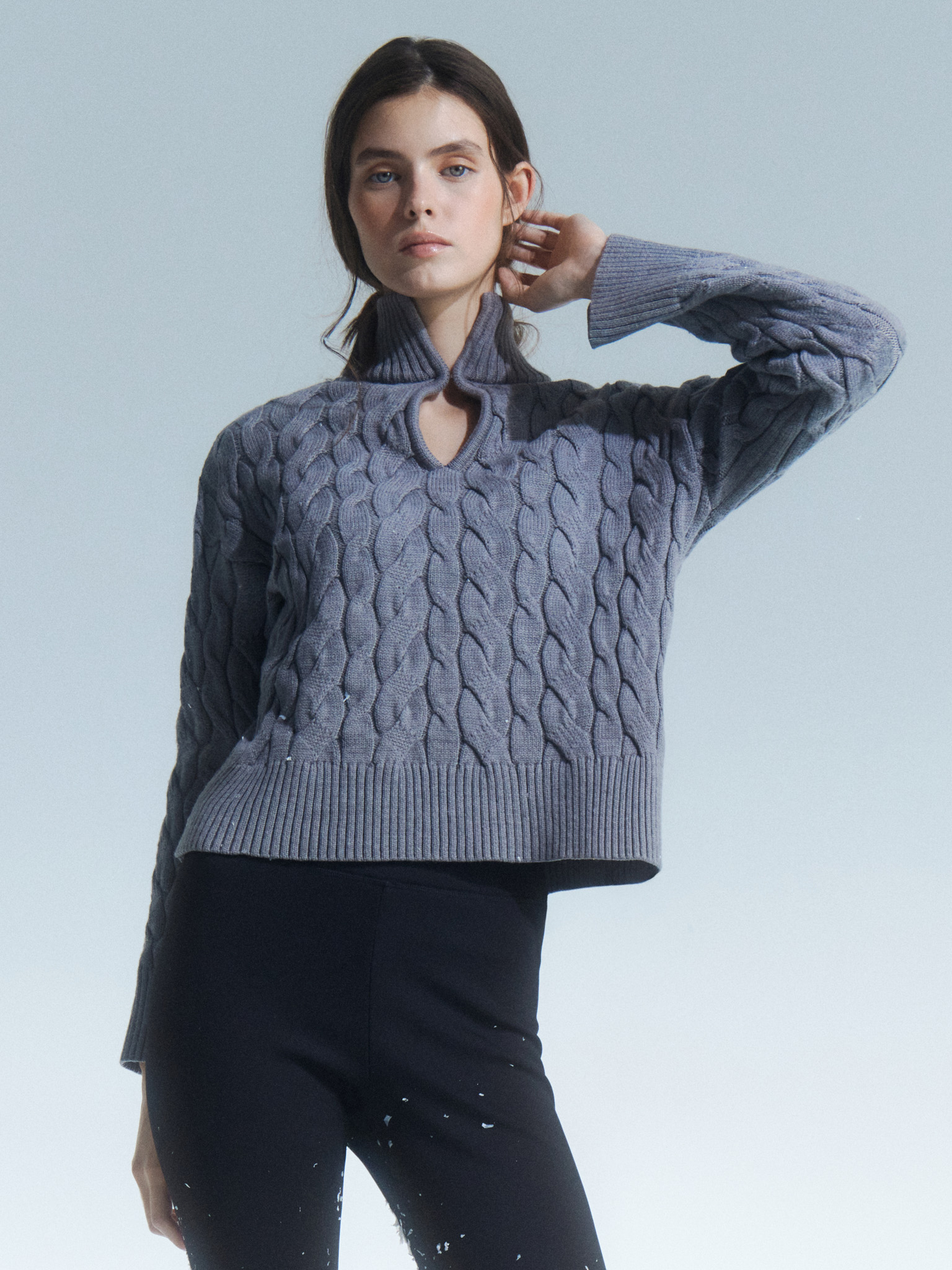 Cable-knit jumper with teardrop neckline