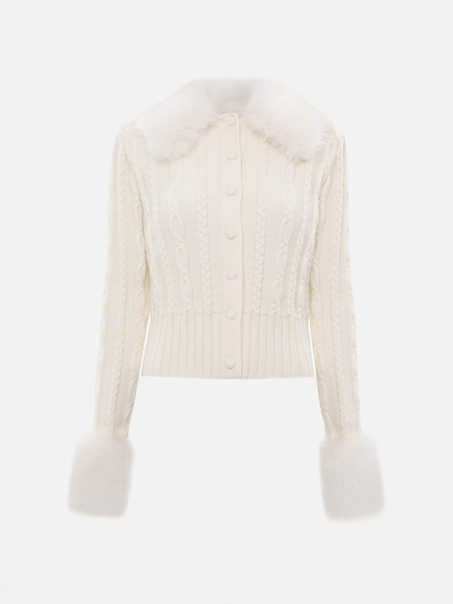 Кардиган вязки косами с декором из экомеха