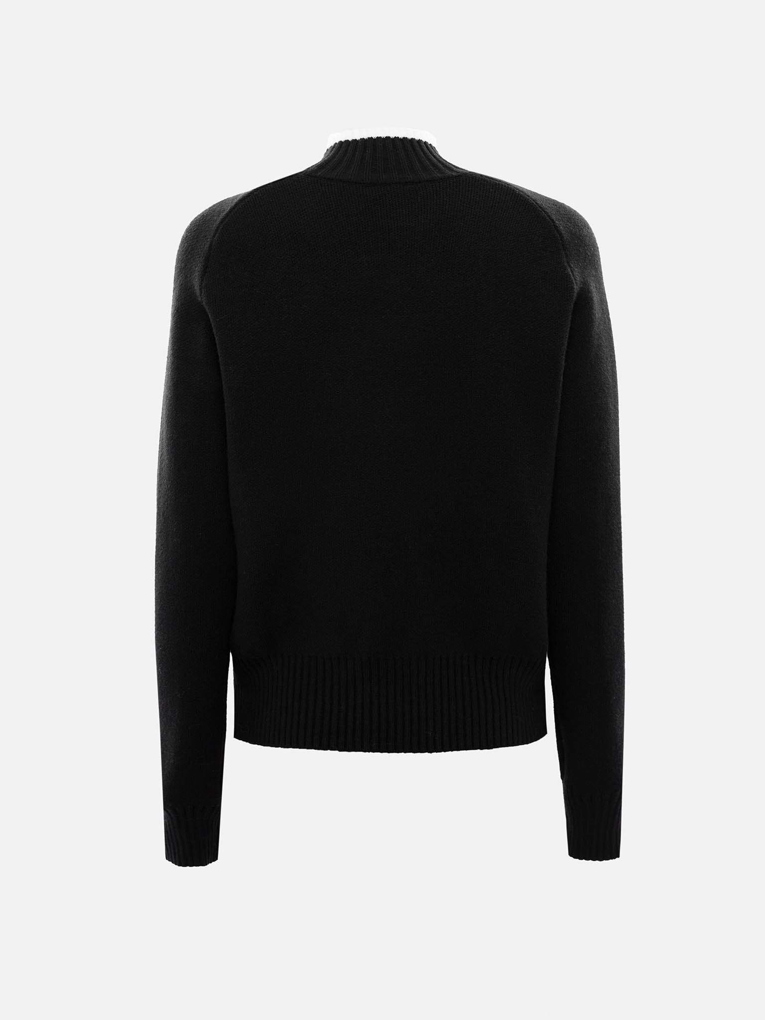 Свободный свитер с контрастным орнаментом