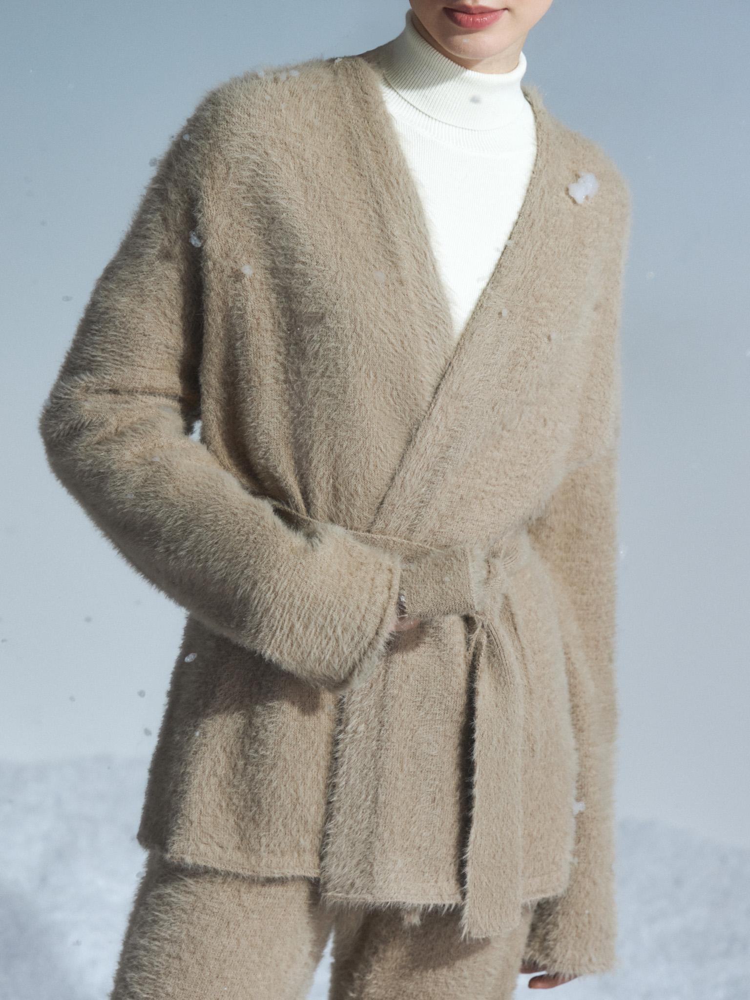 Flauschige Wickeljacke aus Jersey mit Gürtel