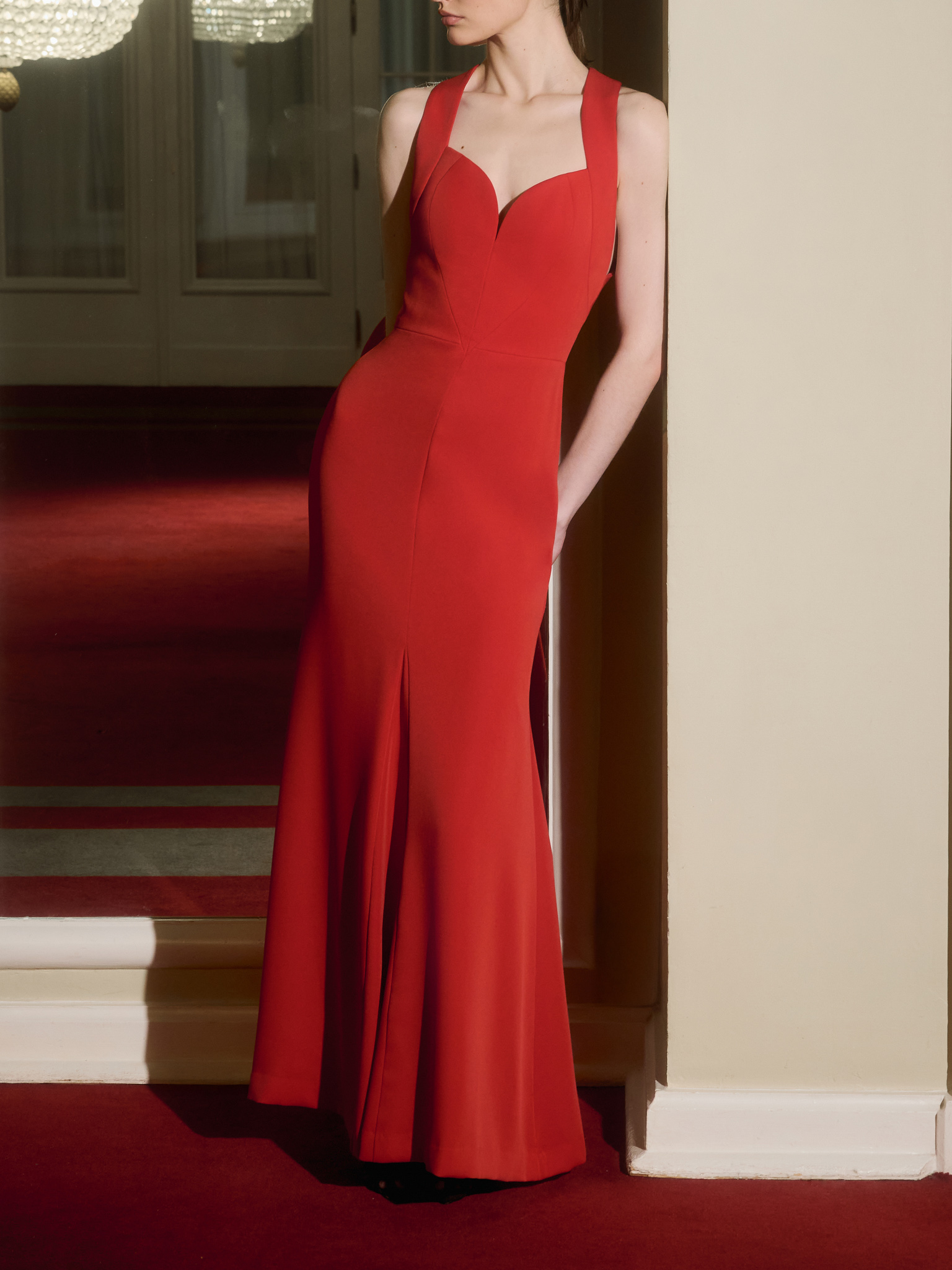 Robe longue ajustée à larges bretelles