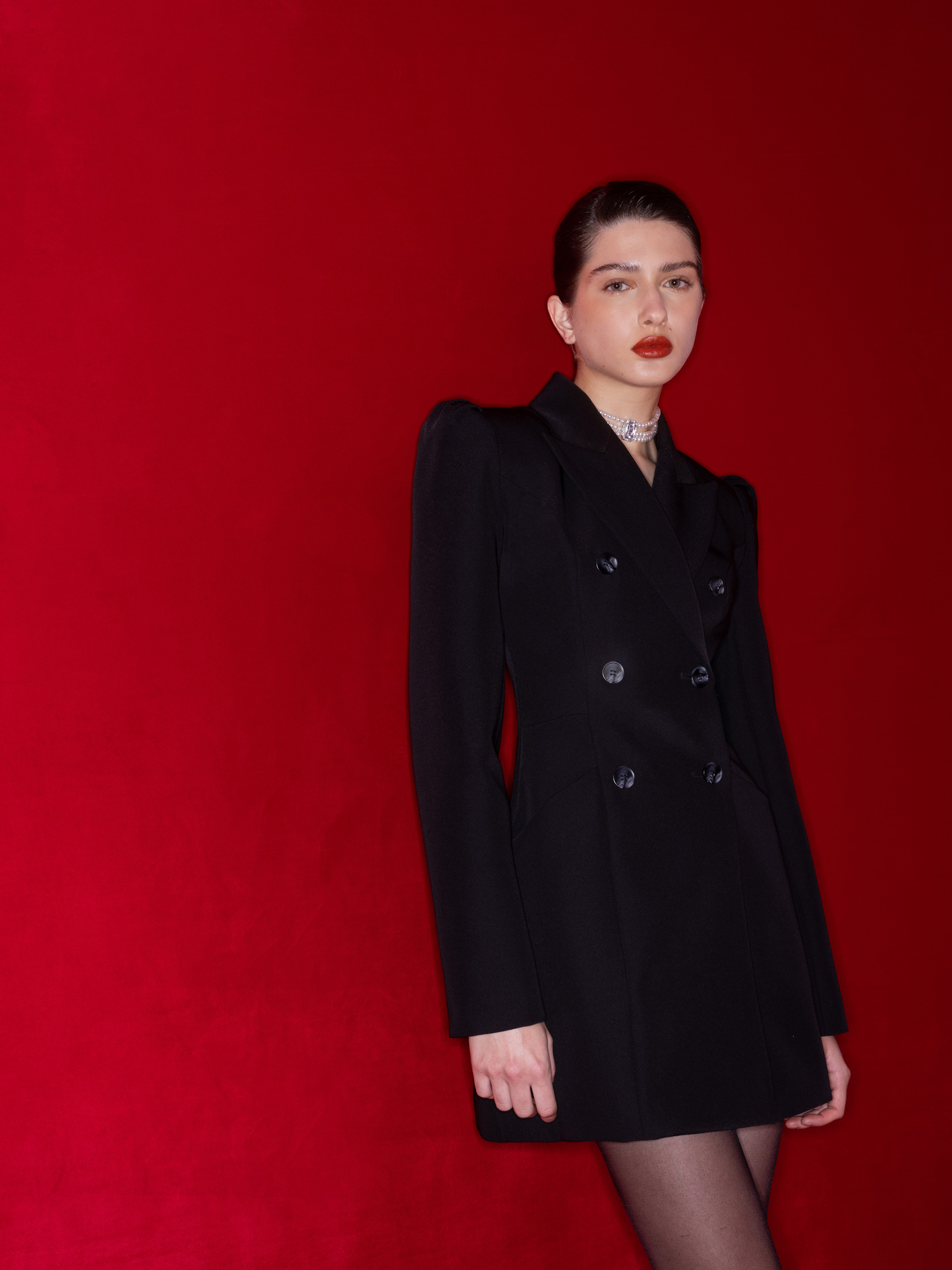 Платье-жакет мини с подчеркнутыми плечами