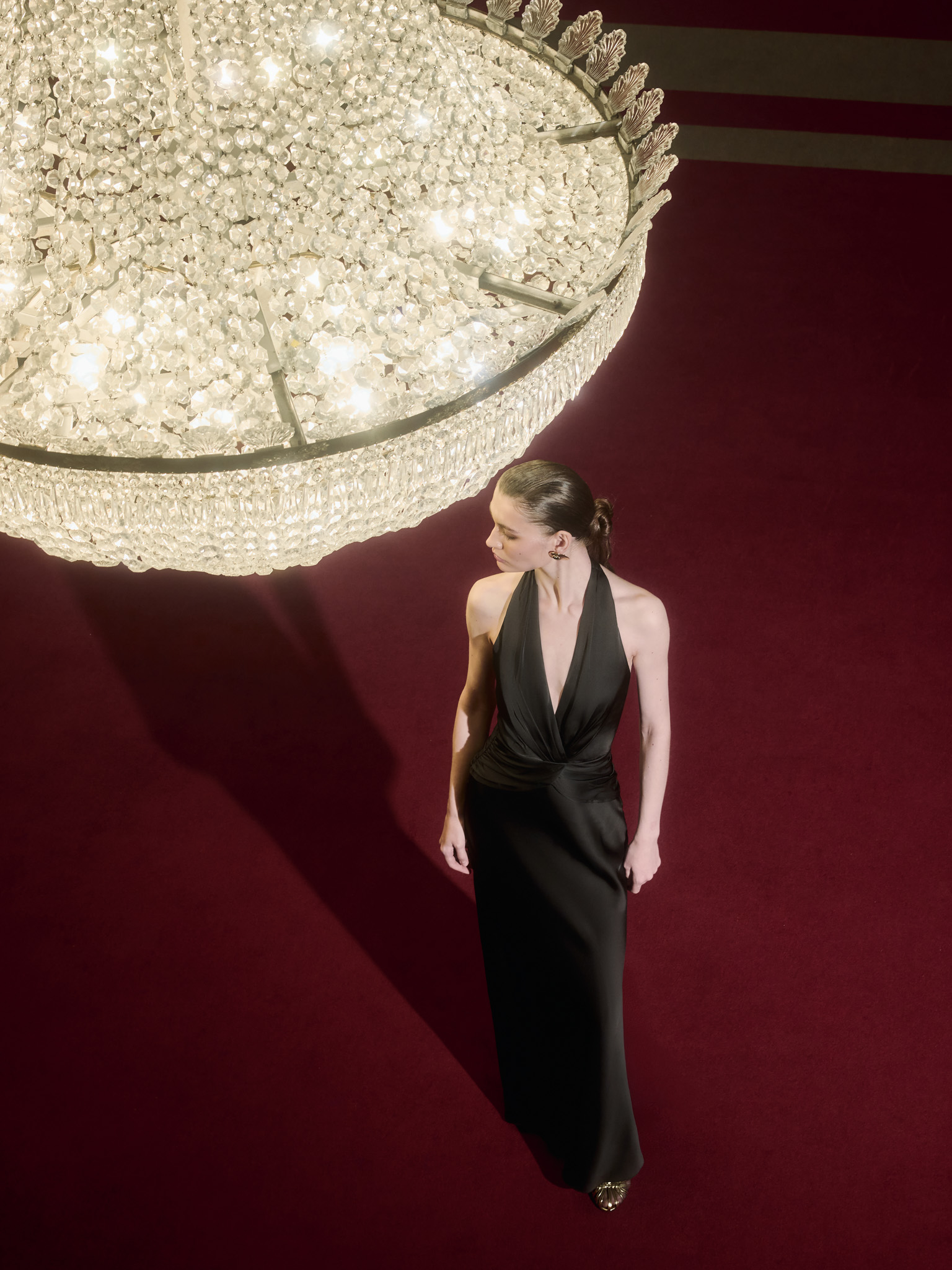 Платье макси из сатина с драпированным лифом