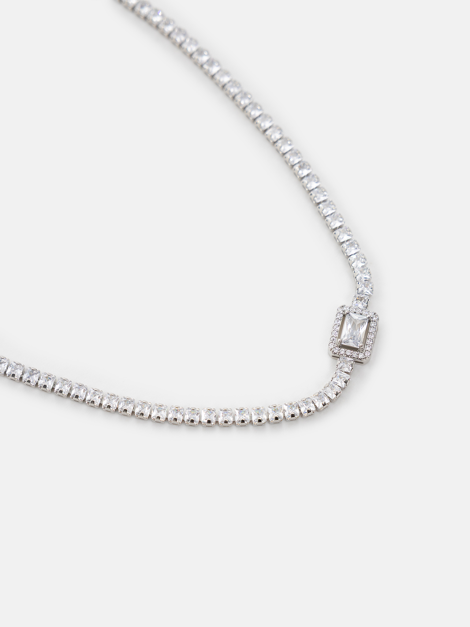 Колье из крупных кристаллов квадратной формы