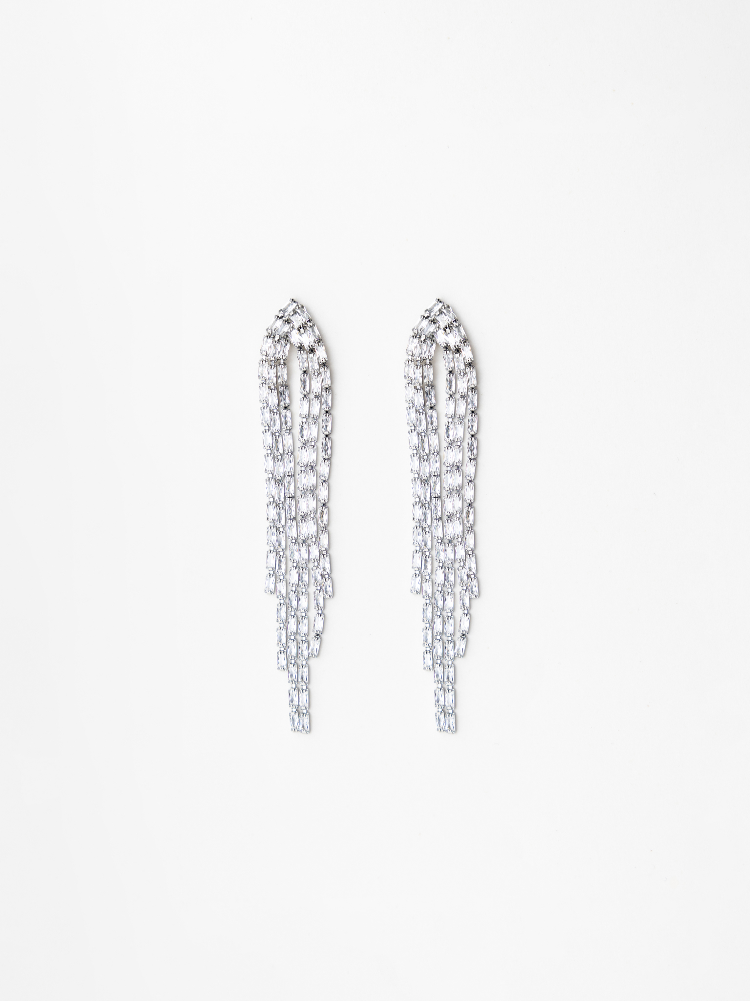Stud earrings in the form of rhinestone lines
