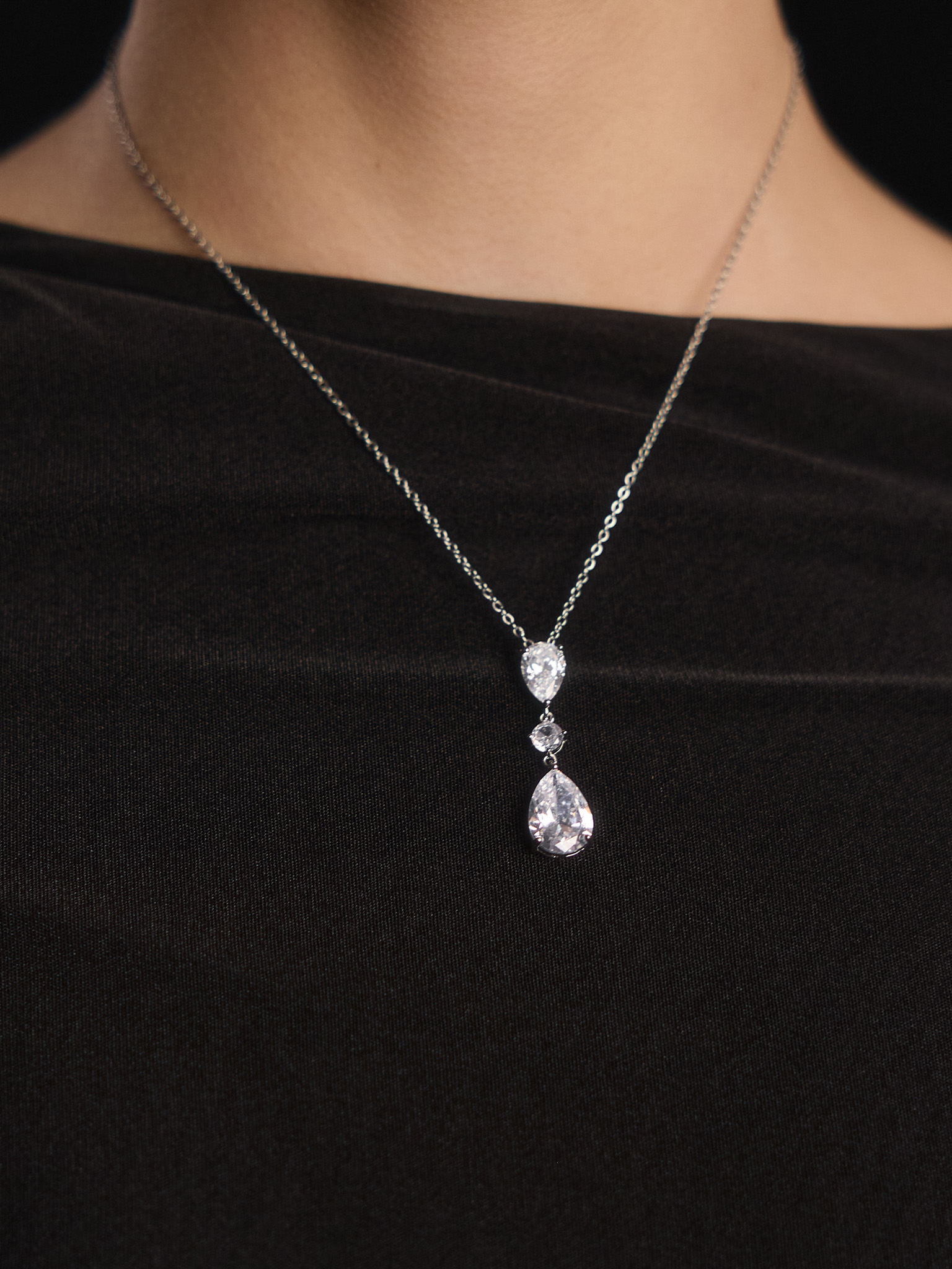 Thin chain with crystal pendant