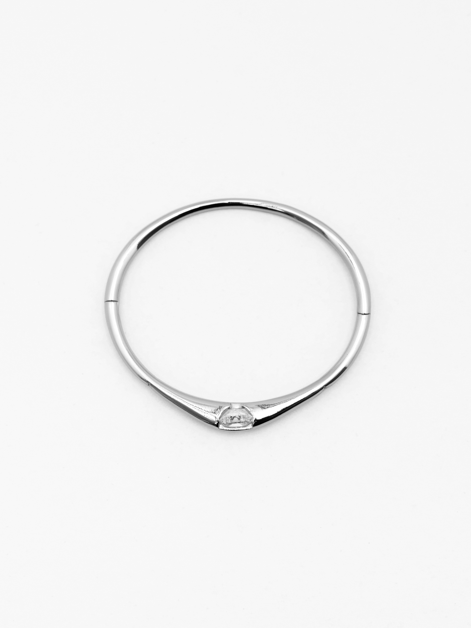 Round bracelet with crystal inlay